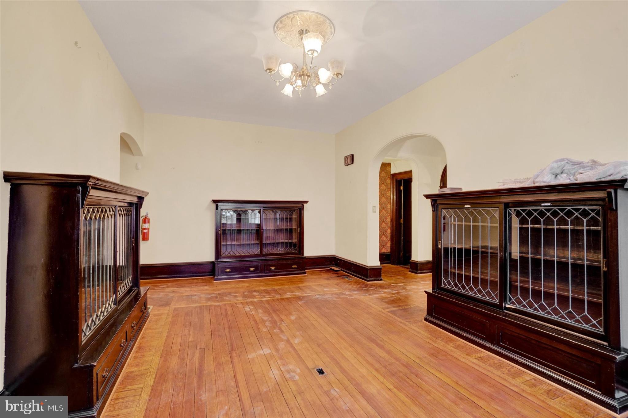YORK CITY - Commercial Sale