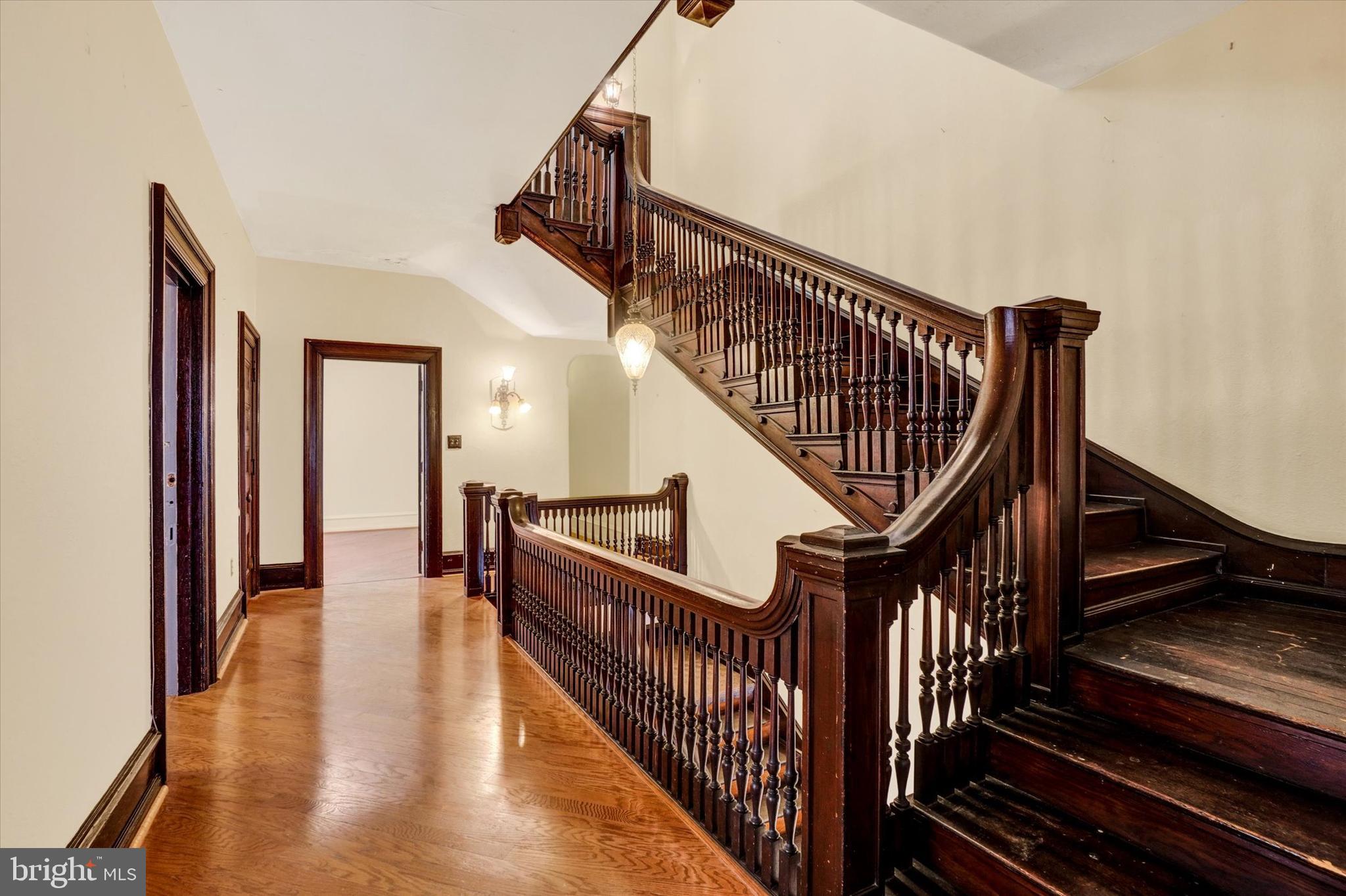 YORK CITY - Commercial Sale