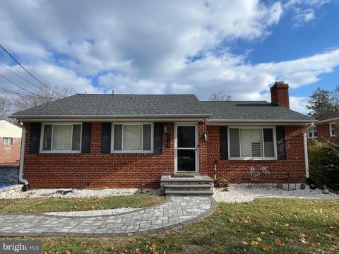 Photo of 2211 Mark Court, SILVER SPRING, MD 20910 (MLS # MDMC2211078)