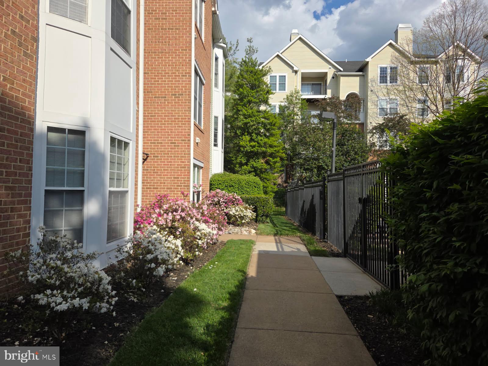 RANDOM HILLS - Residential