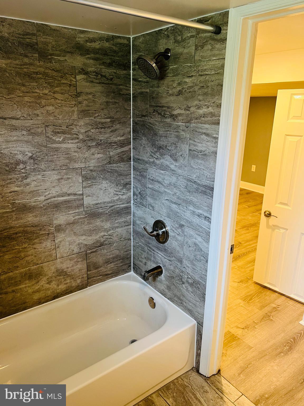HAMILTON HILLS - Residential Lease