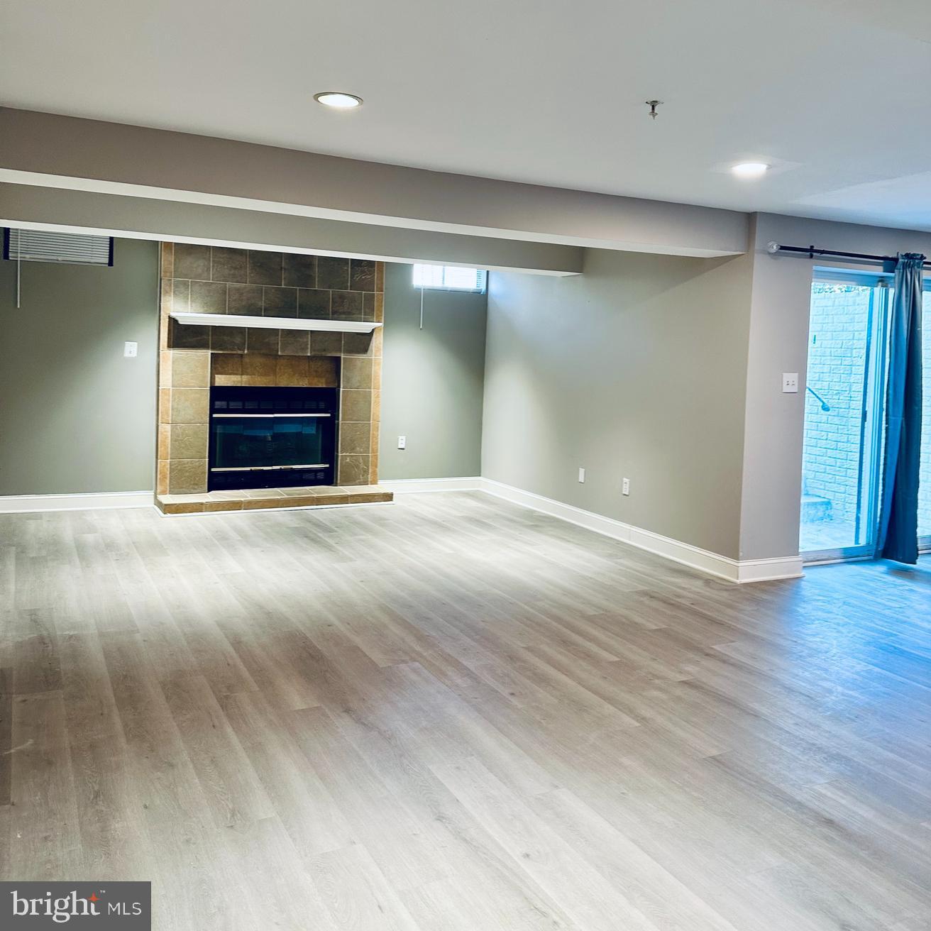 EAST HAMPTON - Residential Lease