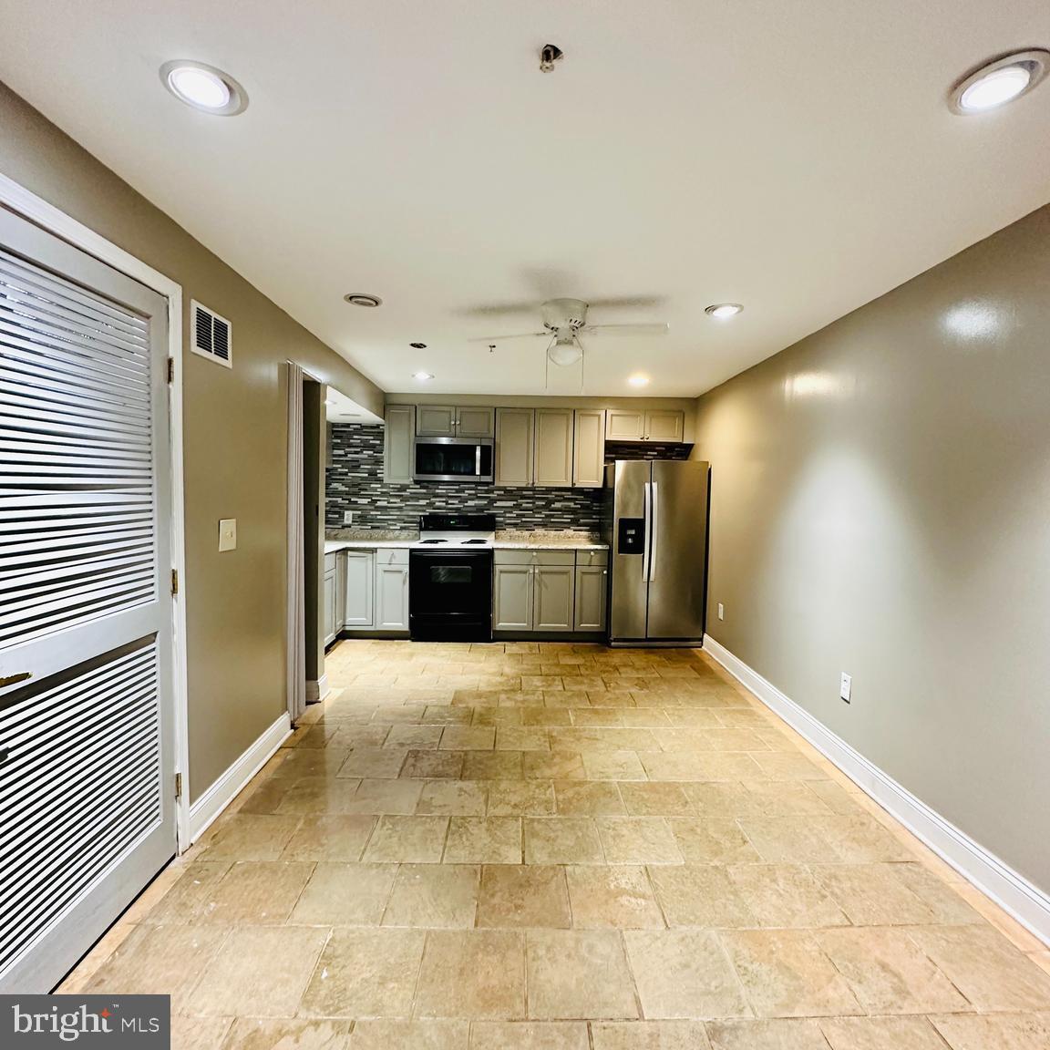 EAST HAMPTON - Residential Lease