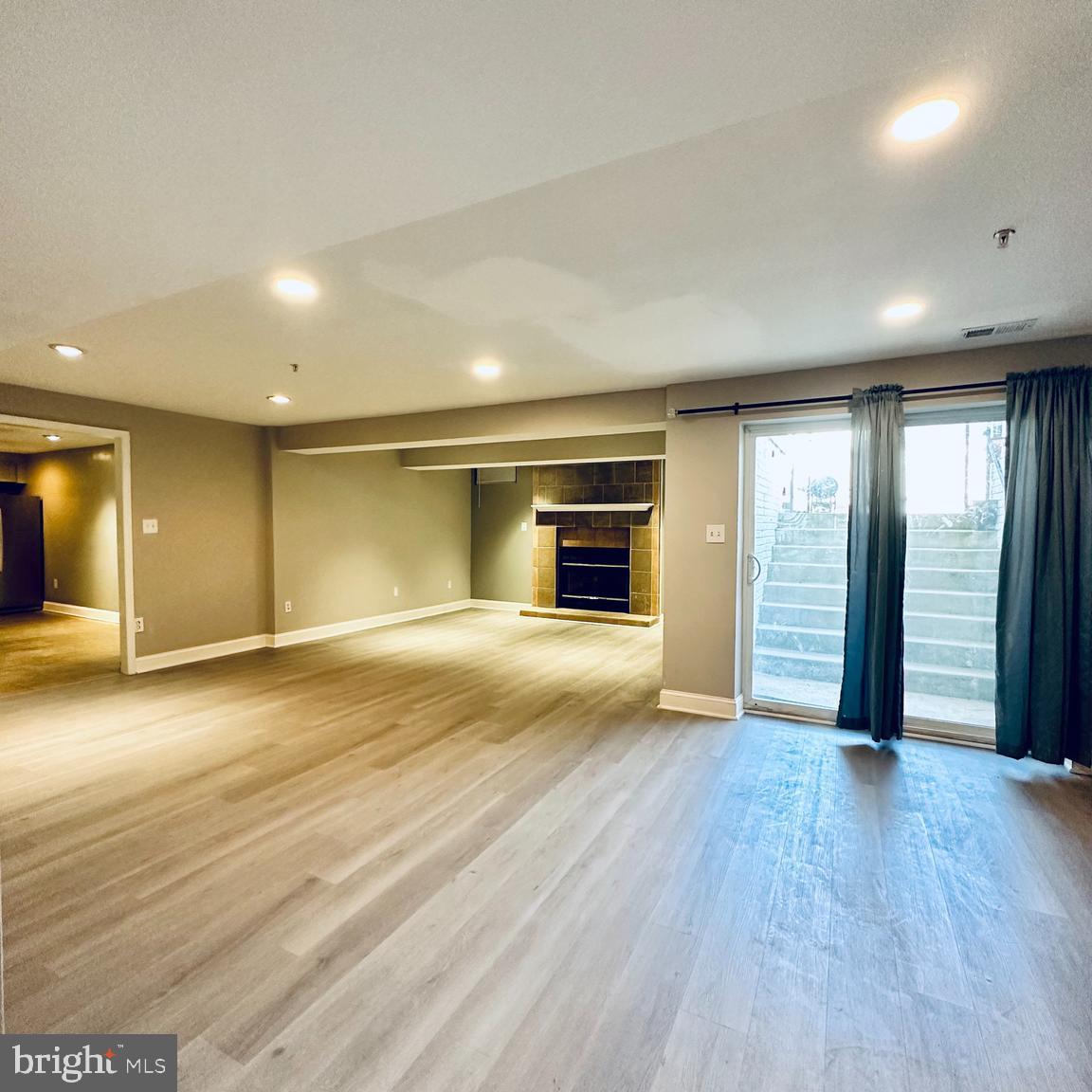 EAST HAMPTON - Residential Lease