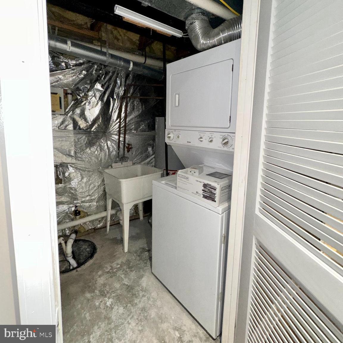 EAST HAMPTON - Residential Lease