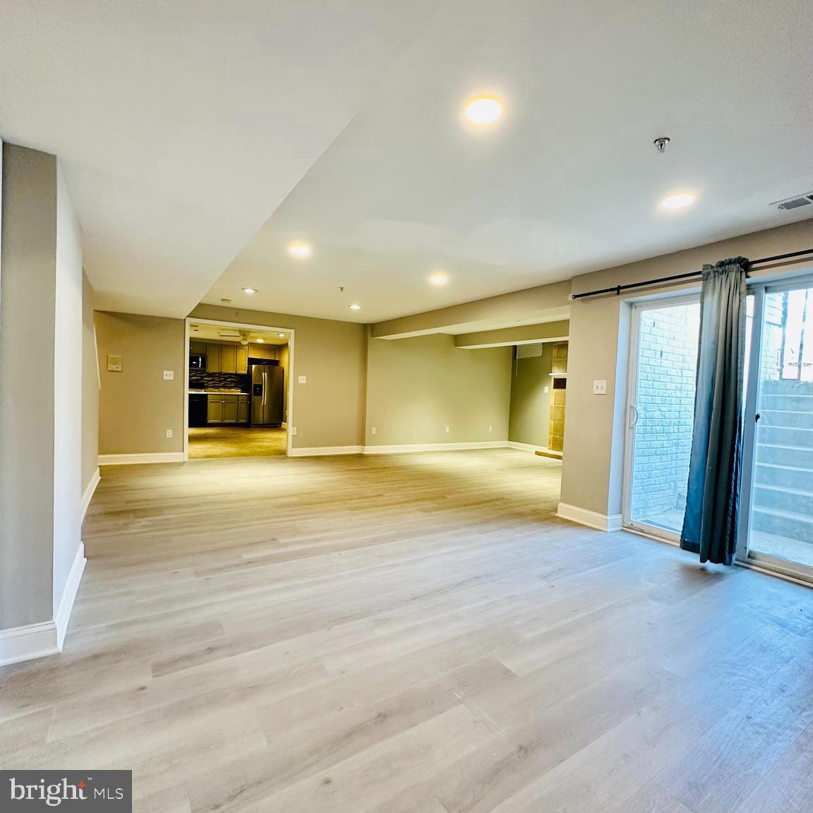 EAST HAMPTON - Residential Lease