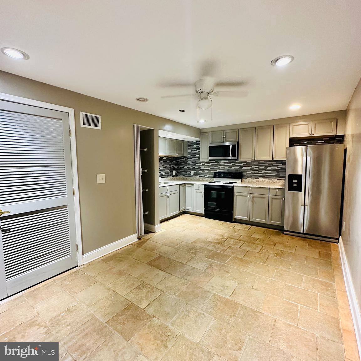 EAST HAMPTON - Residential Lease