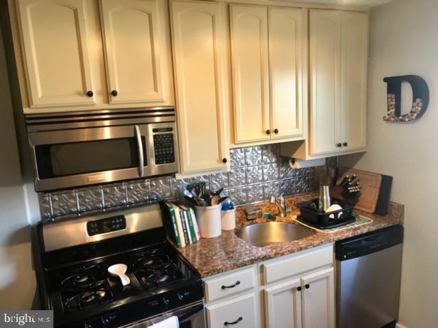 ROSEMONT - Residential Lease