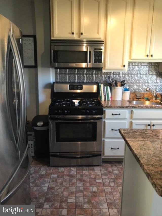 ROSEMONT - Residential Lease