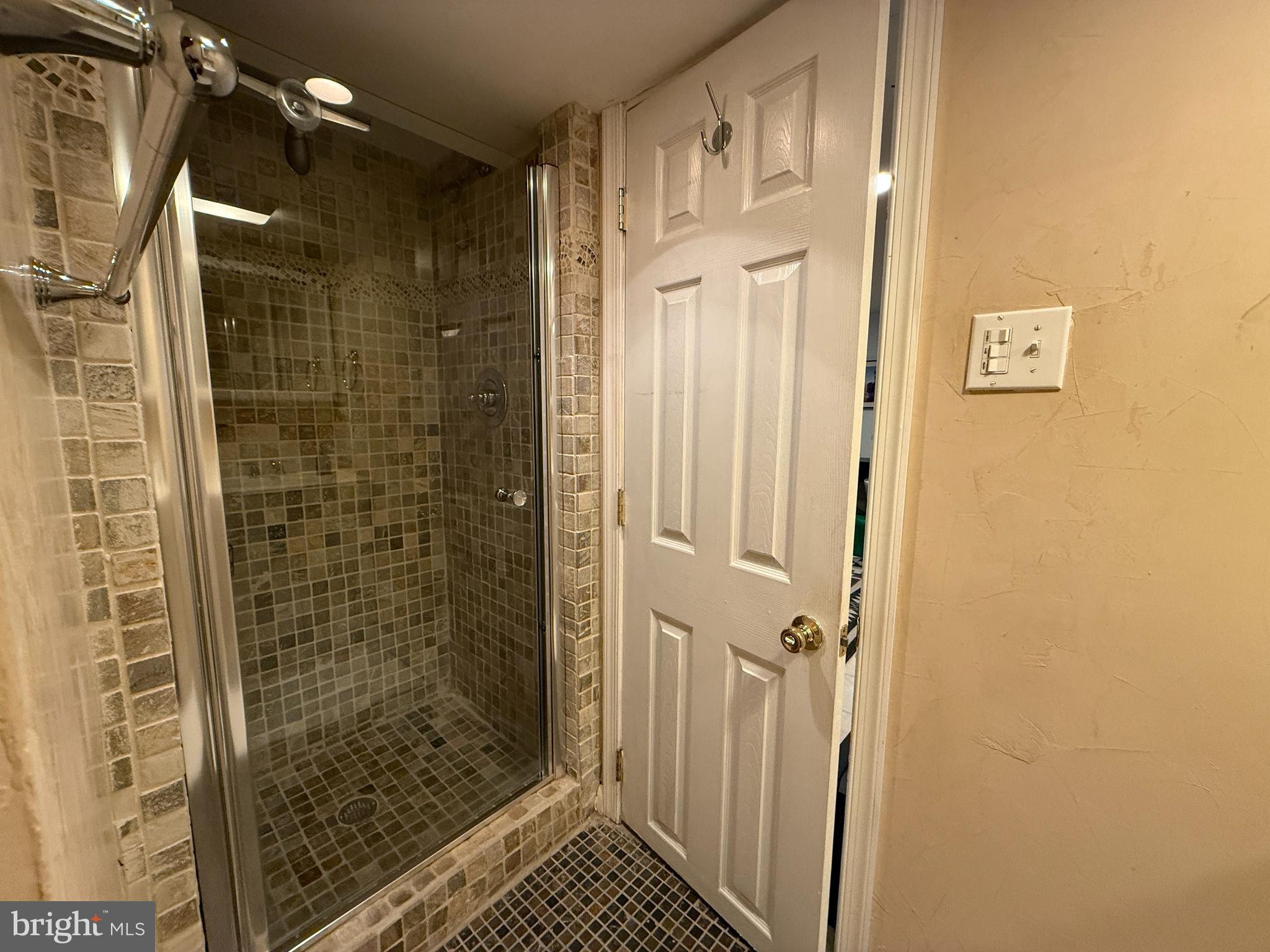 ROSEMONT - Residential Lease