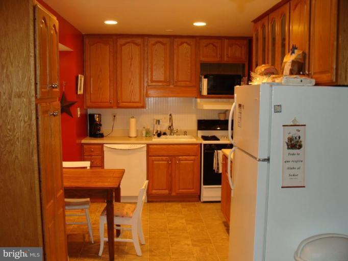 ASPEN HILL PARK - Residential Lease