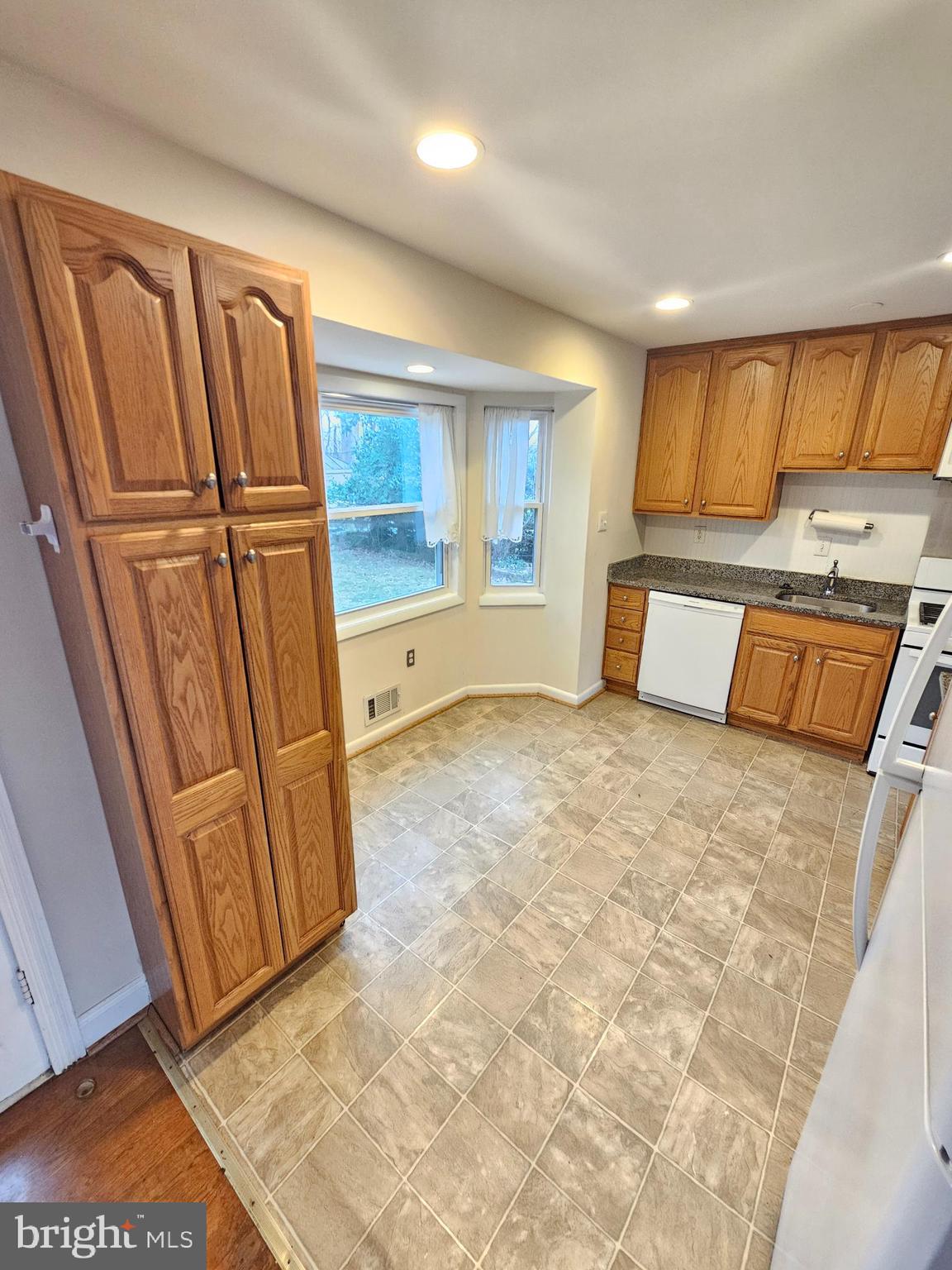 ASPEN HILL PARK - Residential Lease