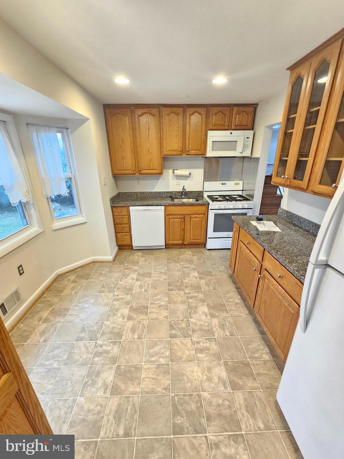 ASPEN HILL PARK - Residential Lease