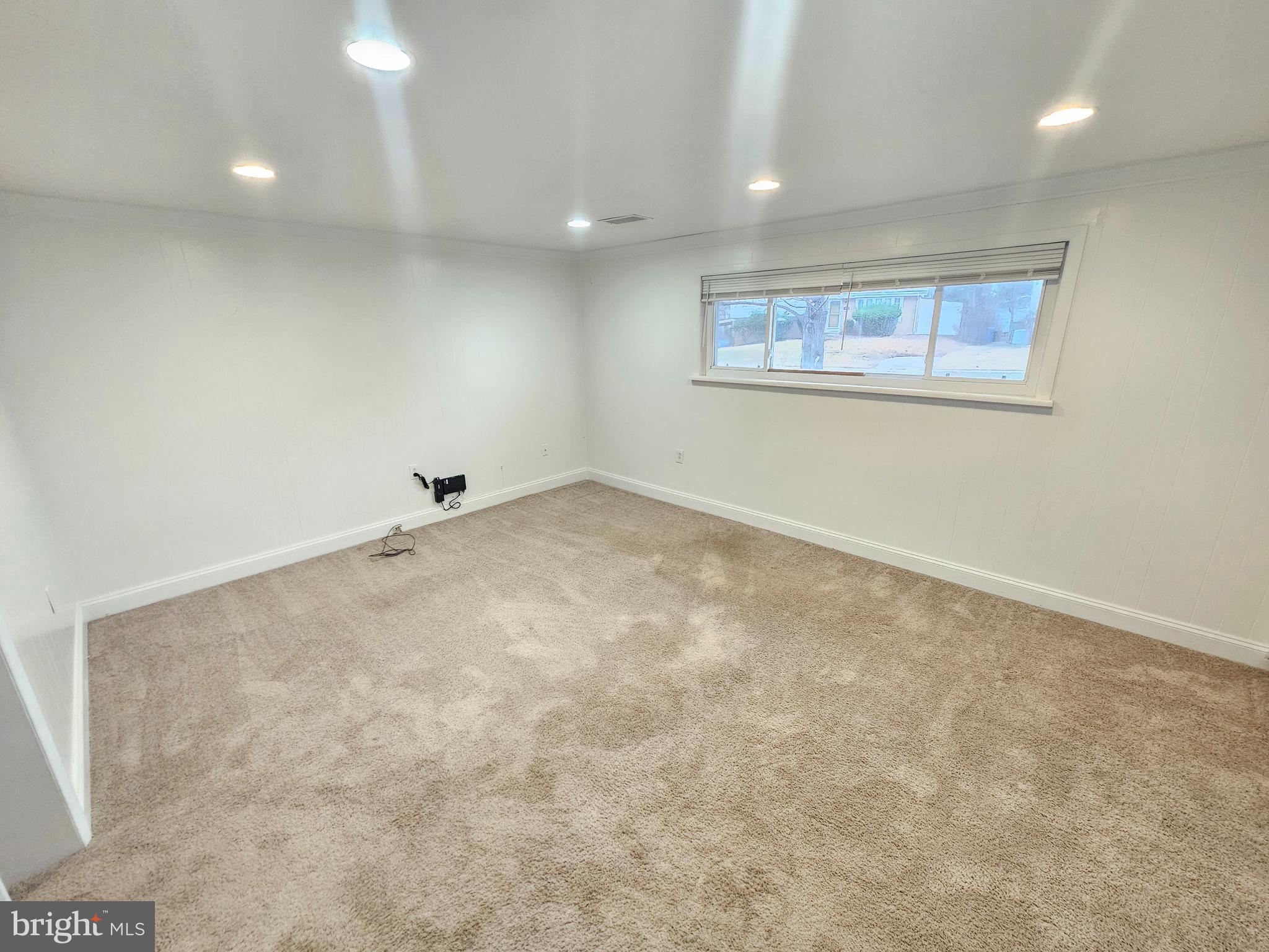 ASPEN HILL PARK - Residential Lease