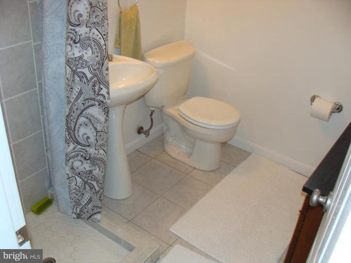 ASPEN HILL PARK - Residential Lease