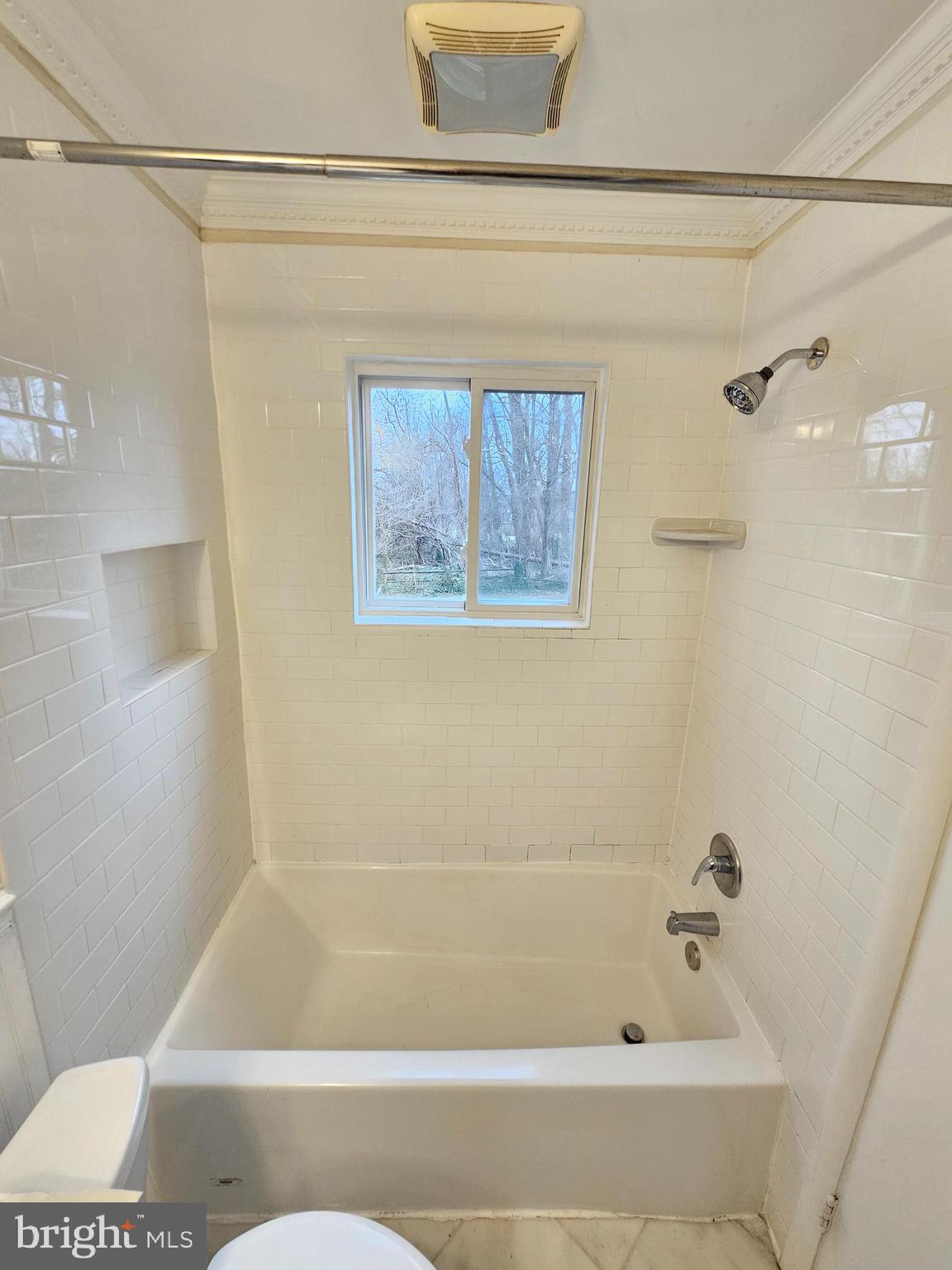 ASPEN HILL PARK - Residential Lease