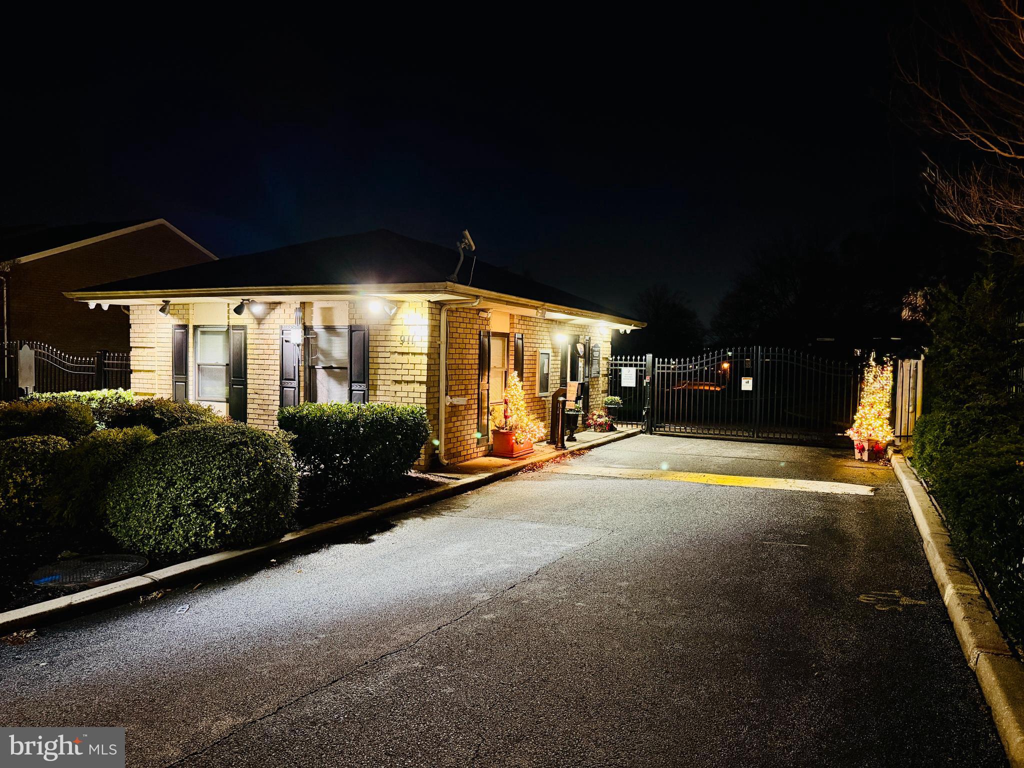 DULANEY TOWERS - Residential