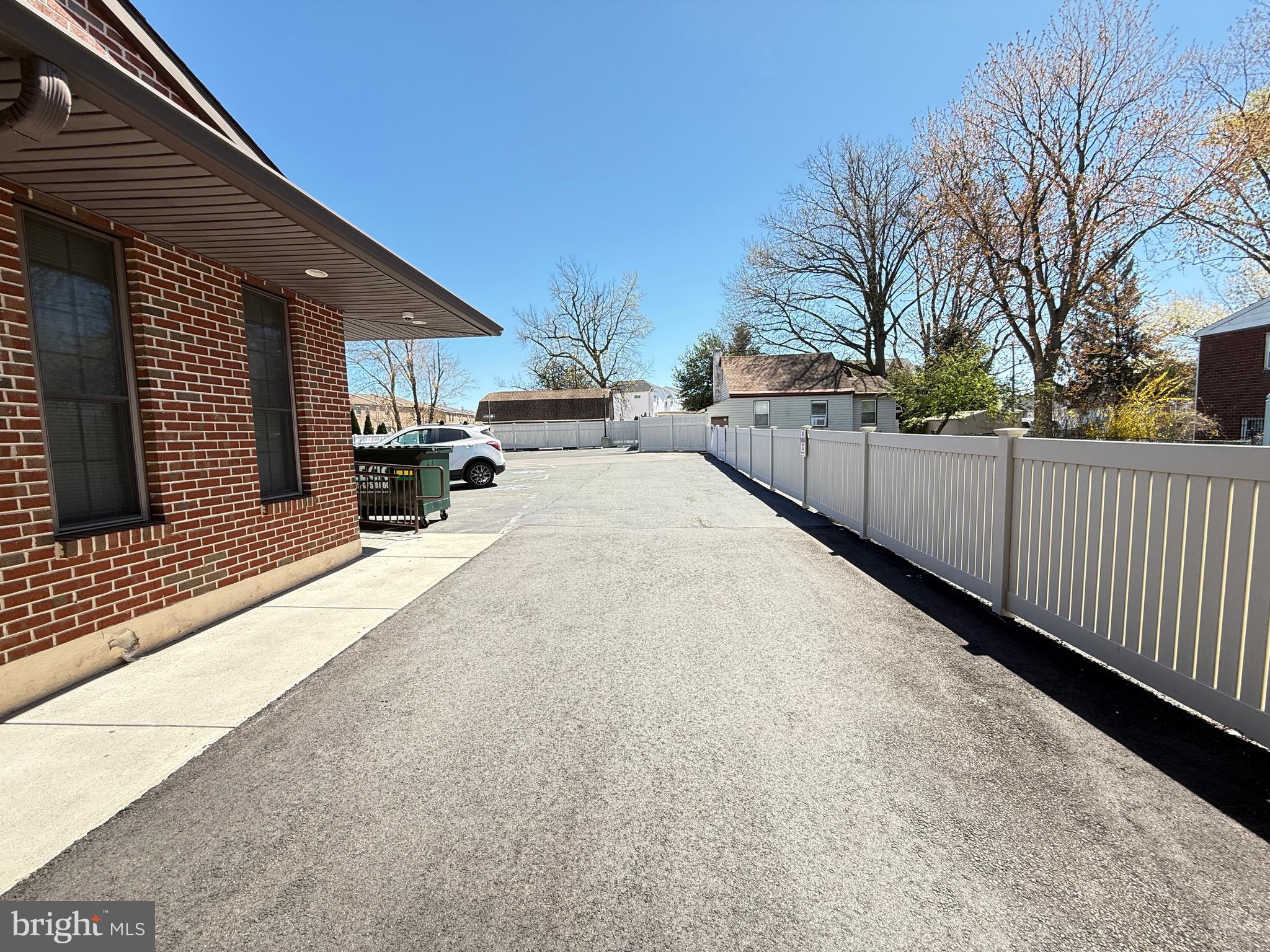 ACADEMY GARDENS - Residential