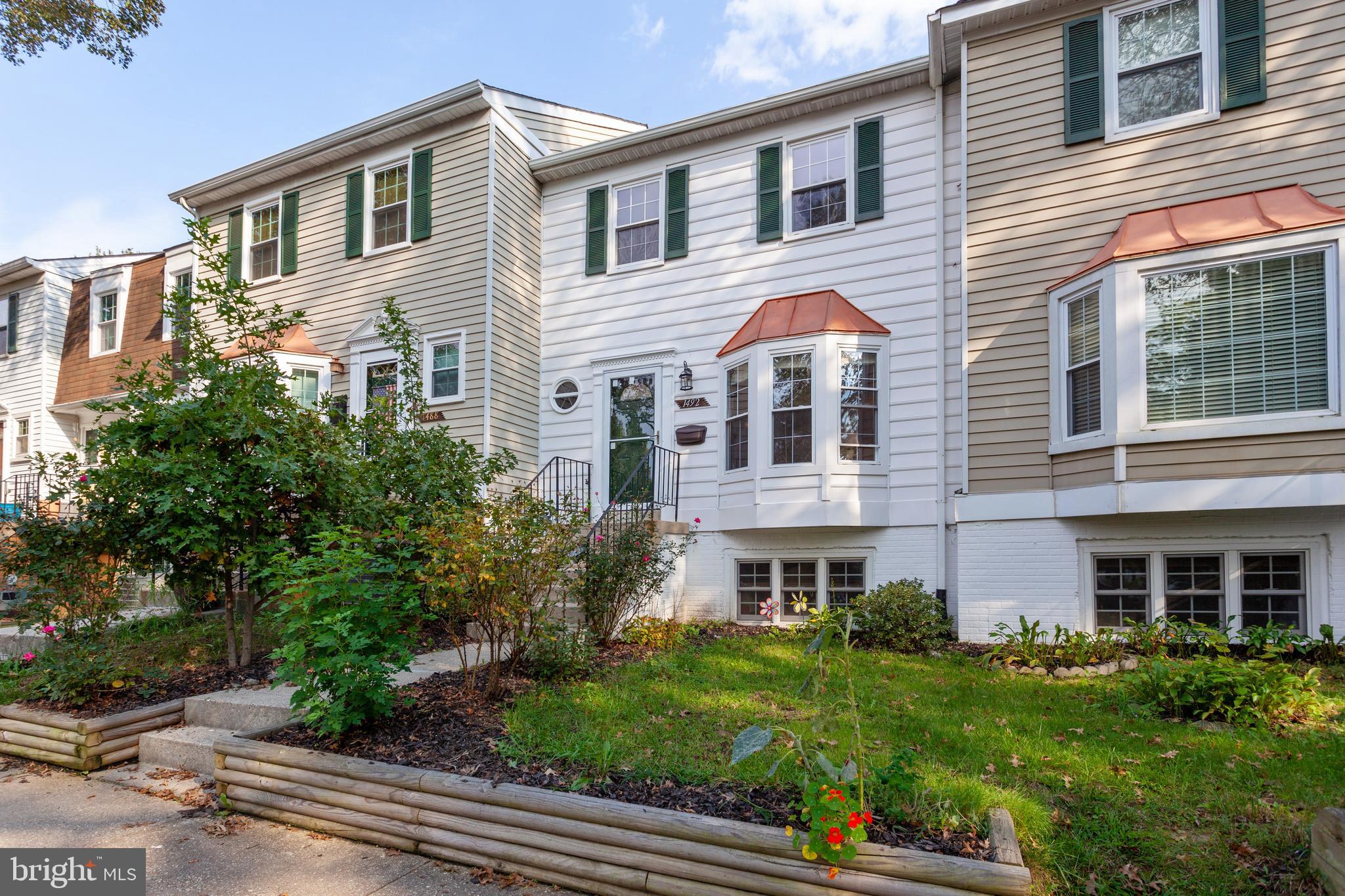 CROFTON MEWS CONDO - Residential