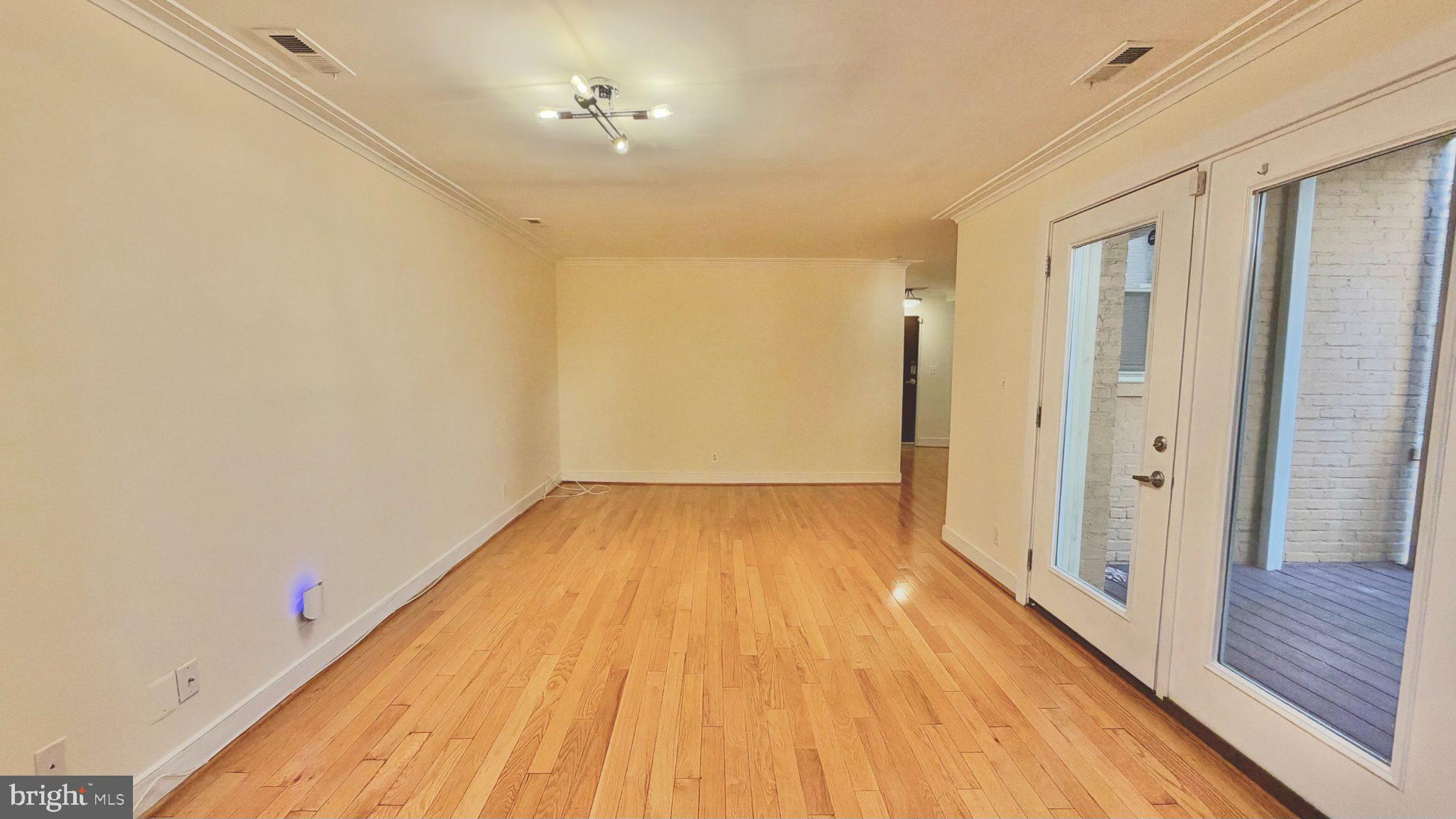 14 S ST NE 204