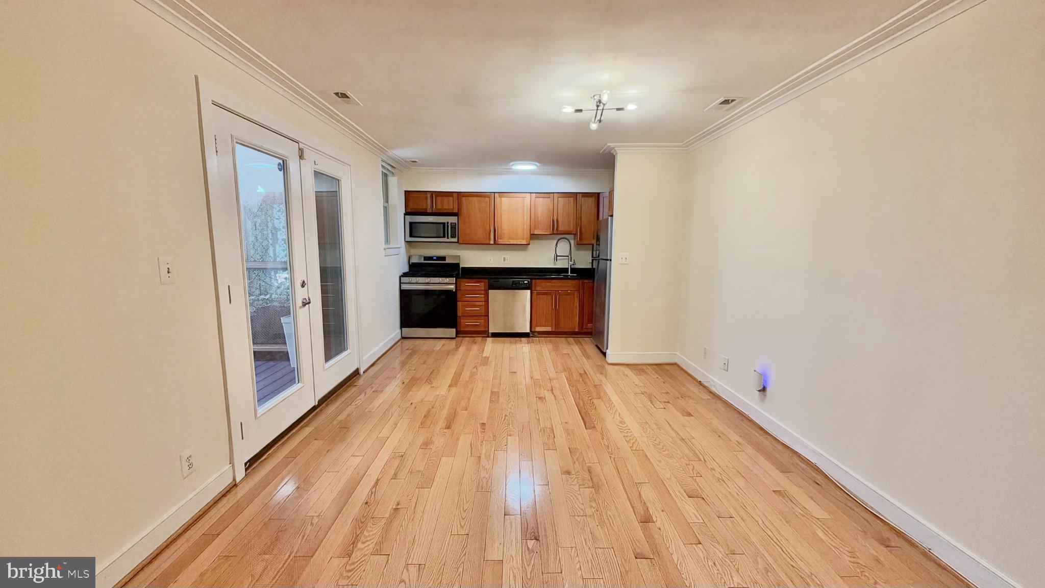 14 S ST NE 204