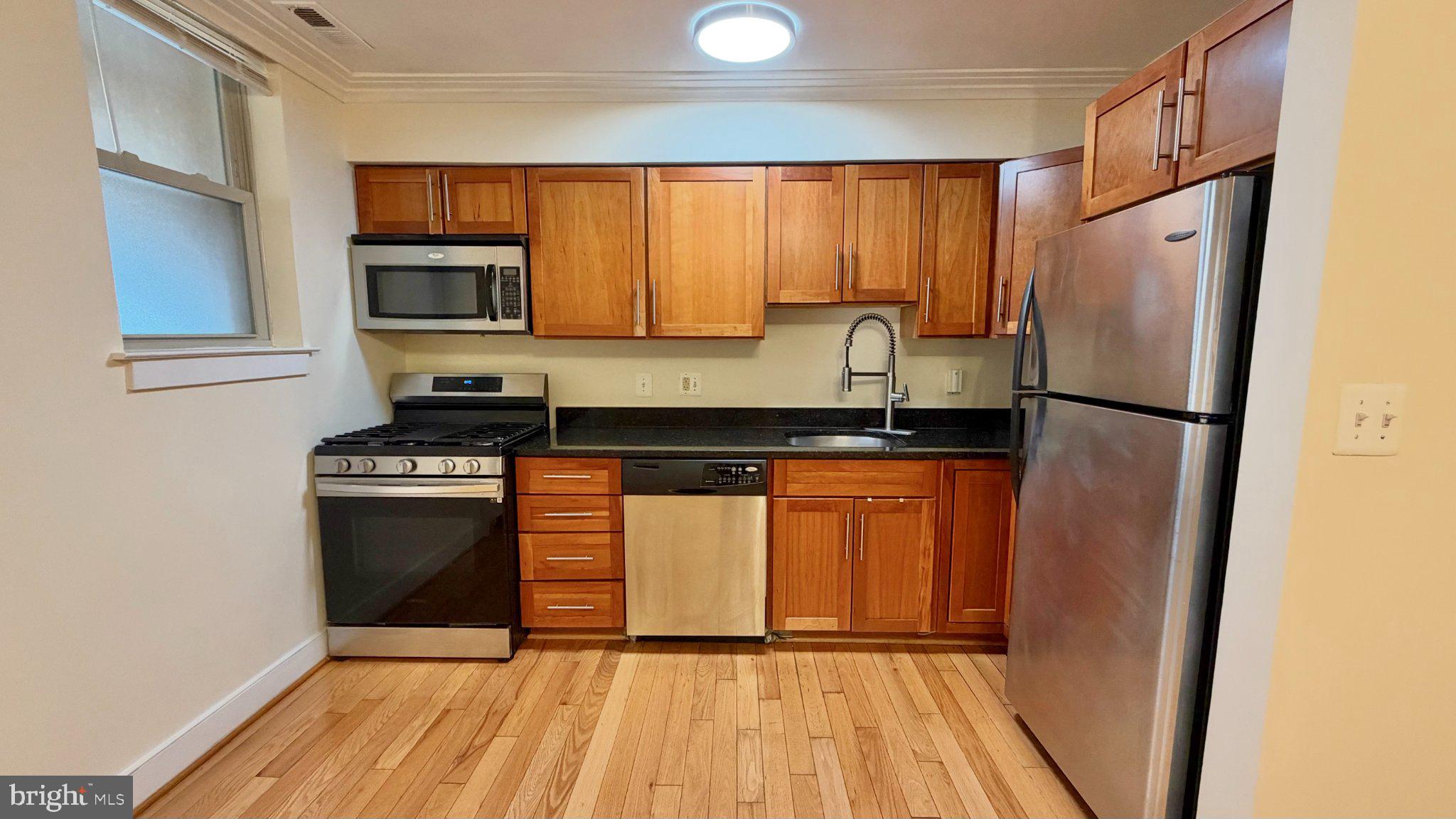 14 S ST NE 204