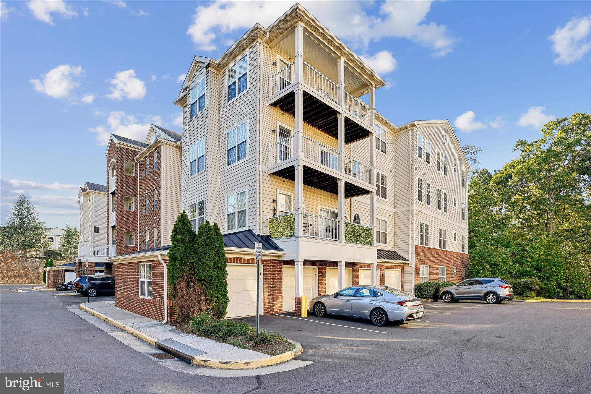 9720 HOLMES PLACE 004