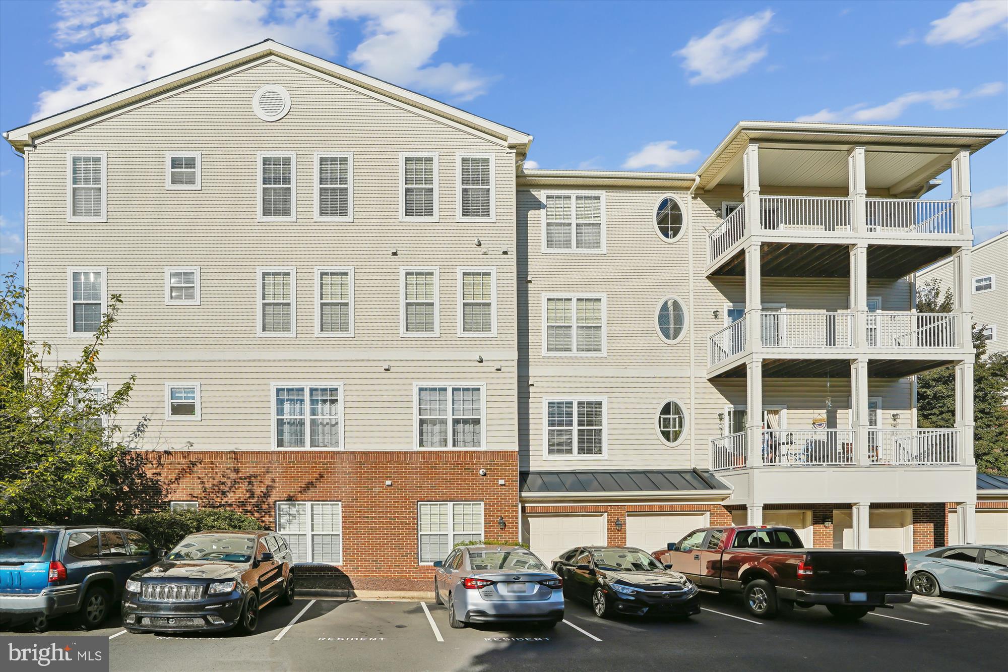 9720 HOLMES PLACE 004