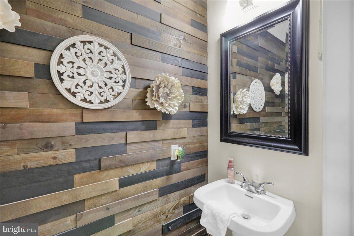 WINDSOR KNOLL - Residential