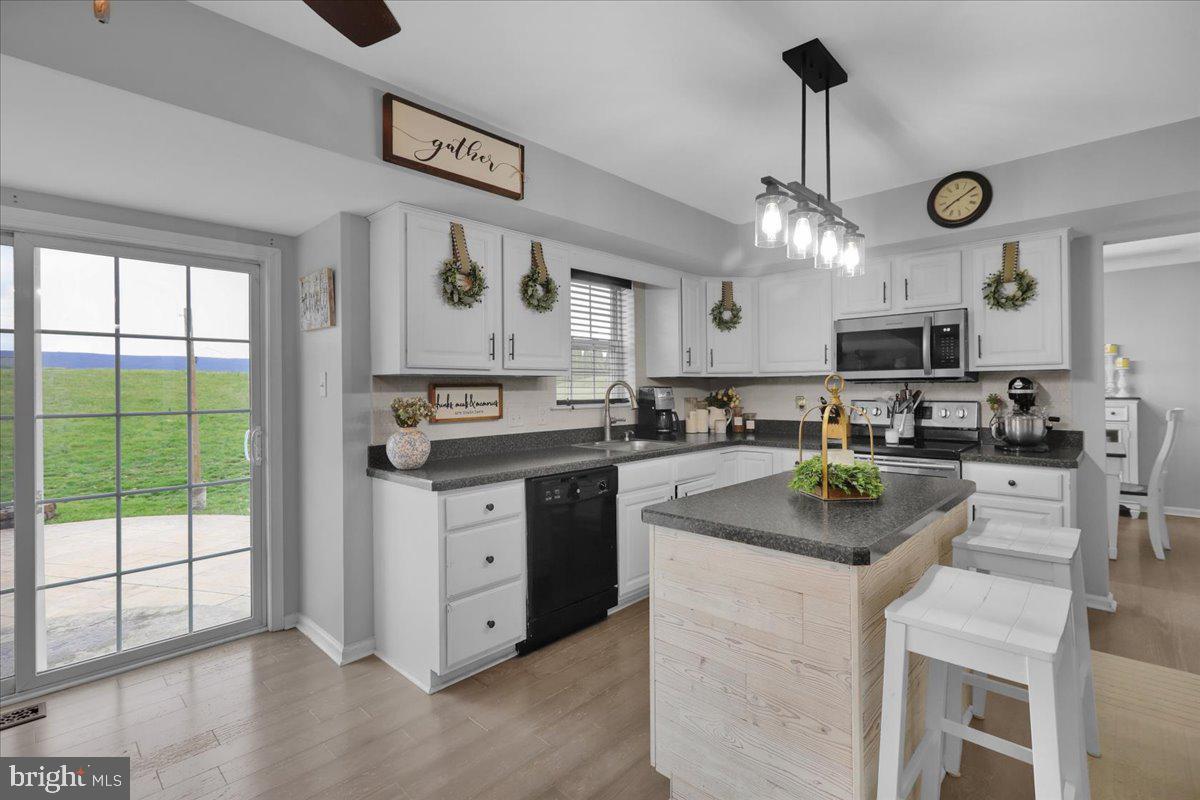WINDSOR KNOLL - Residential