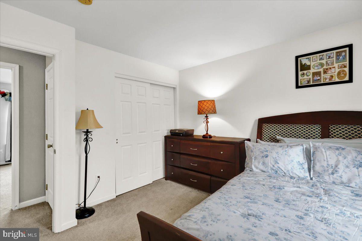 WINDSOR KNOLL - Residential