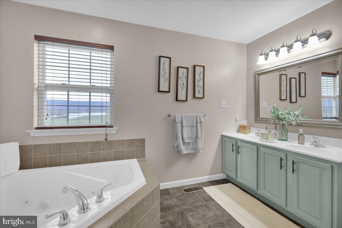 WINDSOR KNOLL - Residential