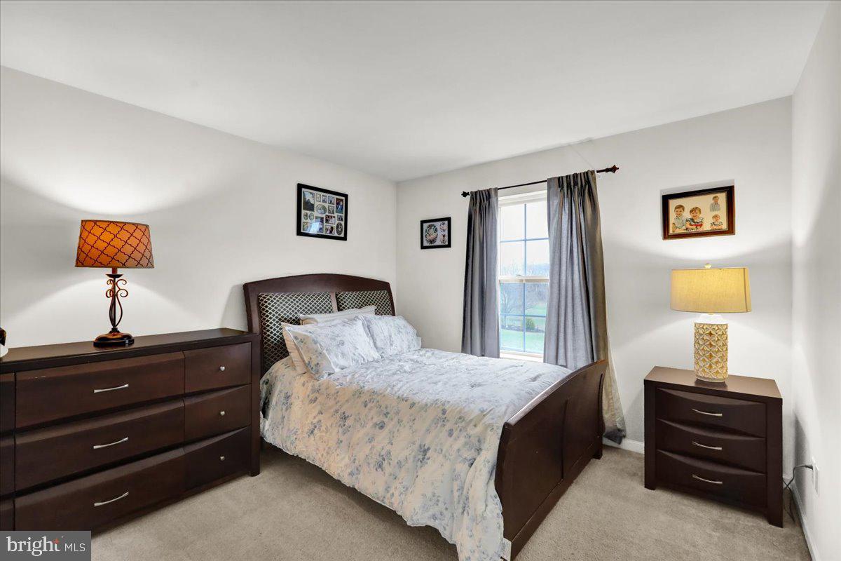 WINDSOR KNOLL - Residential