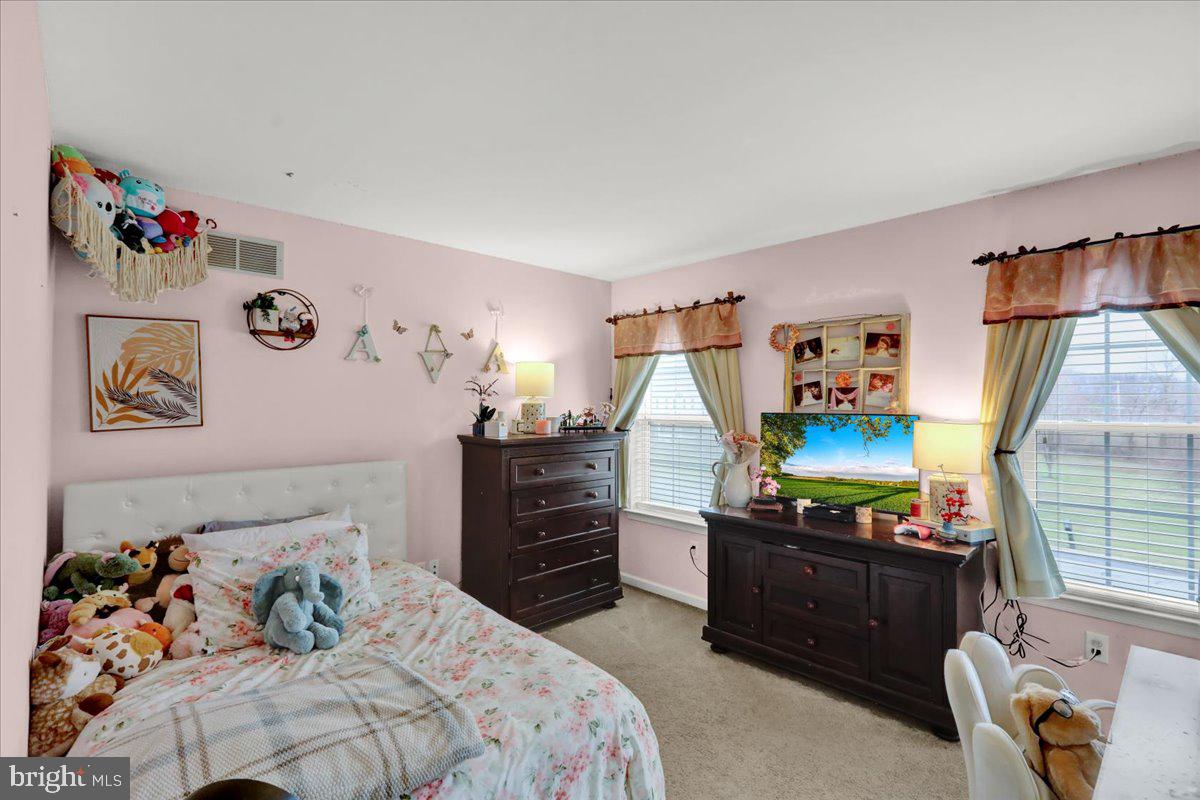 WINDSOR KNOLL - Residential