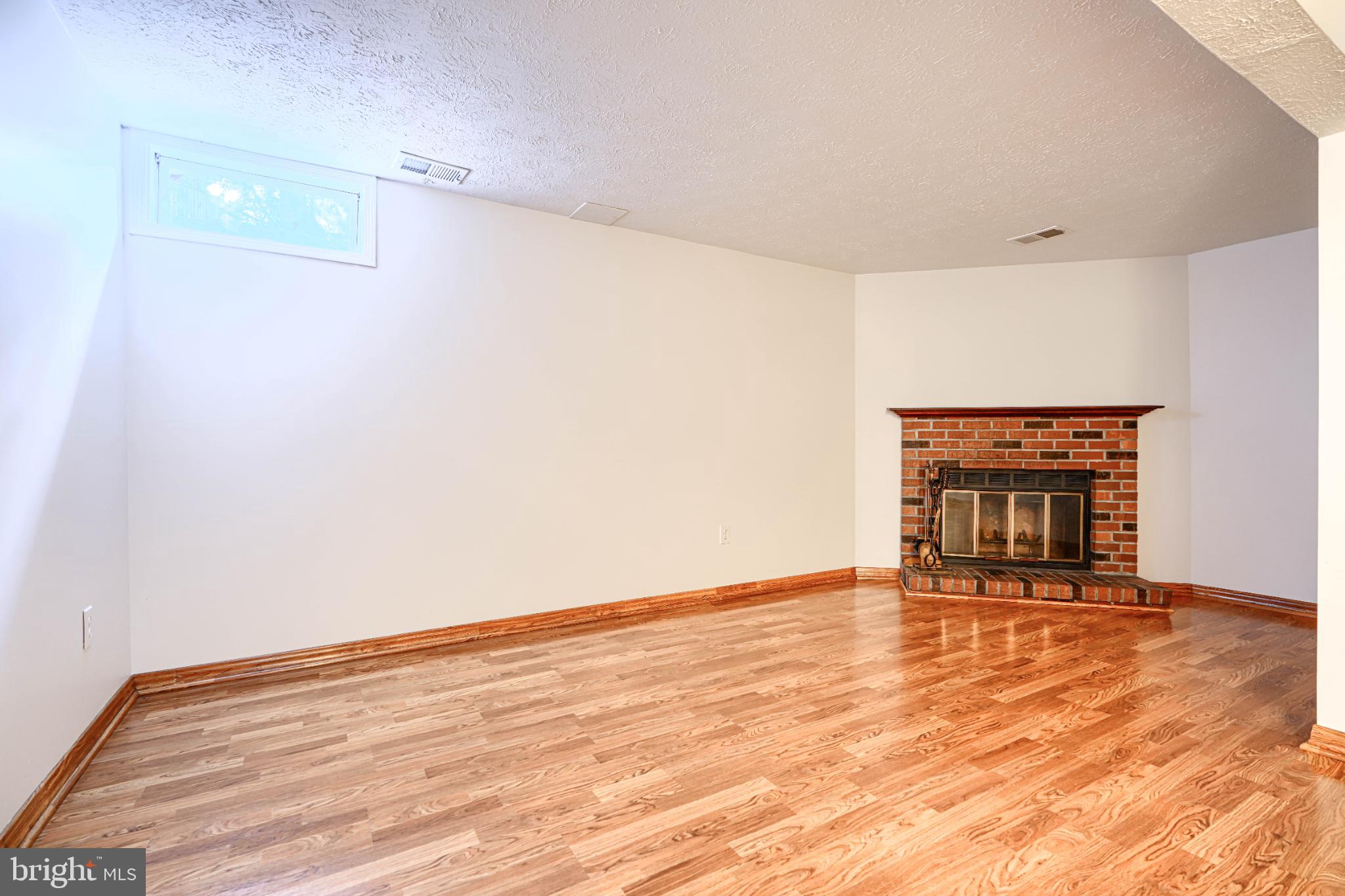 VILLAGE OF KINGS CONTRIVANCE - Residential Lease