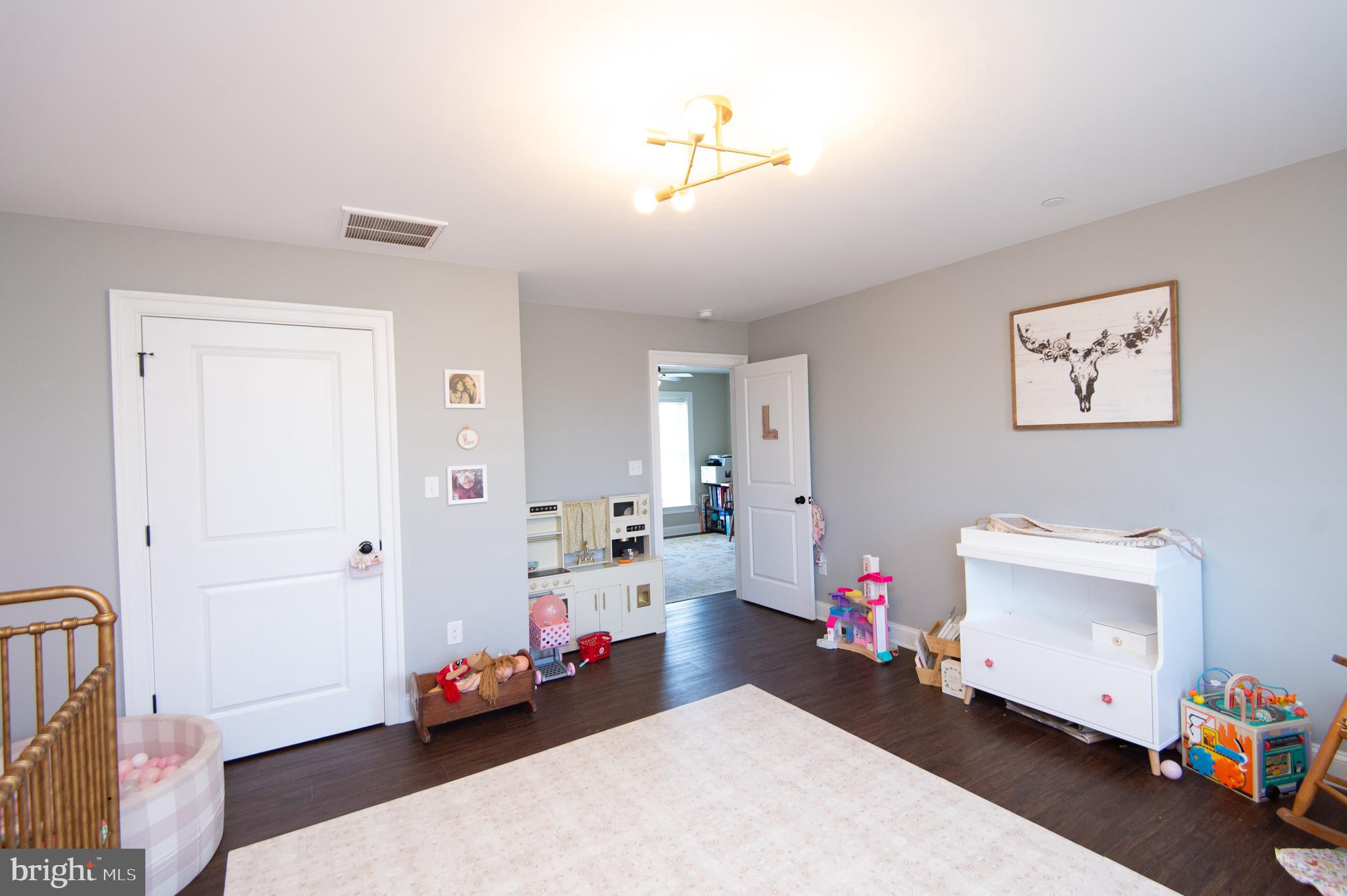 CROSSINGS AT EAST NEW MARKET - Residential