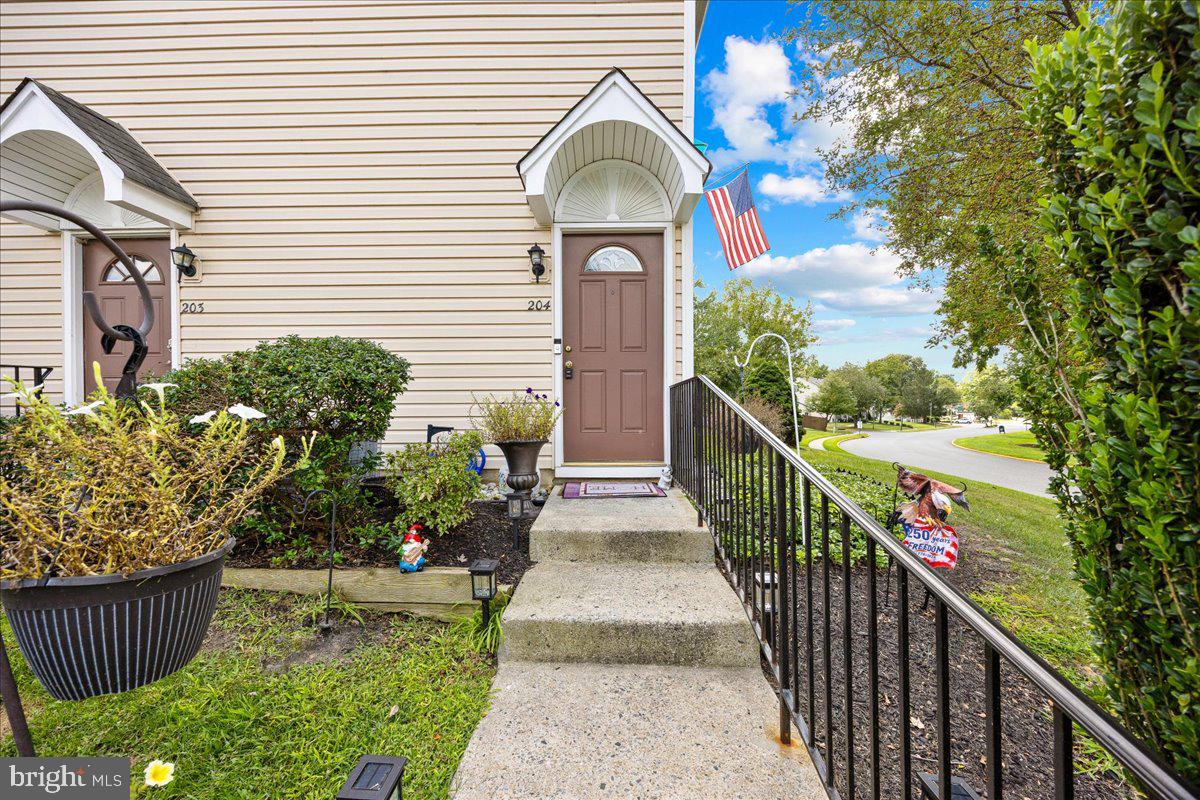204 BOOTHBY COURT