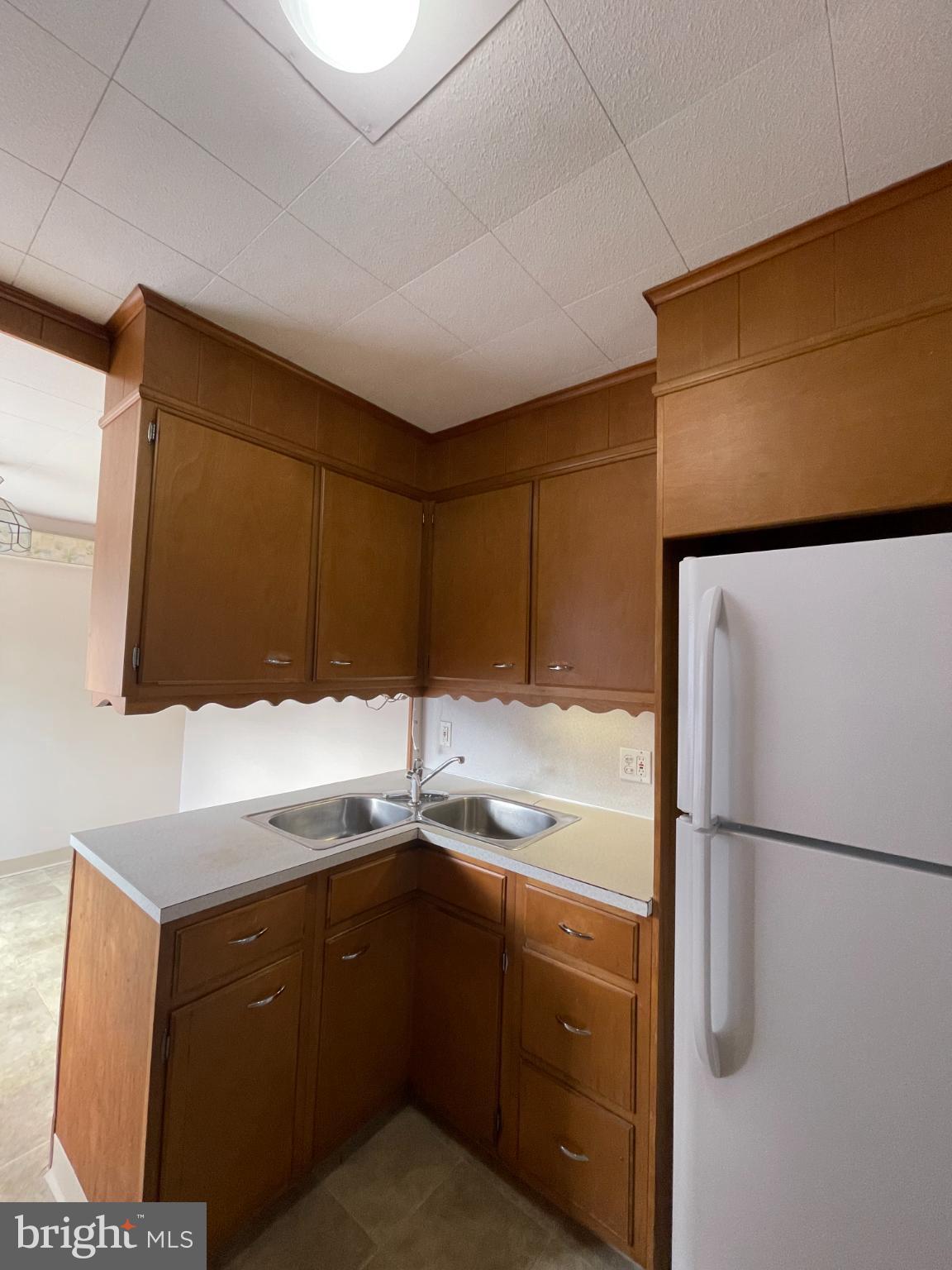 WEST LAWN - Residential Lease