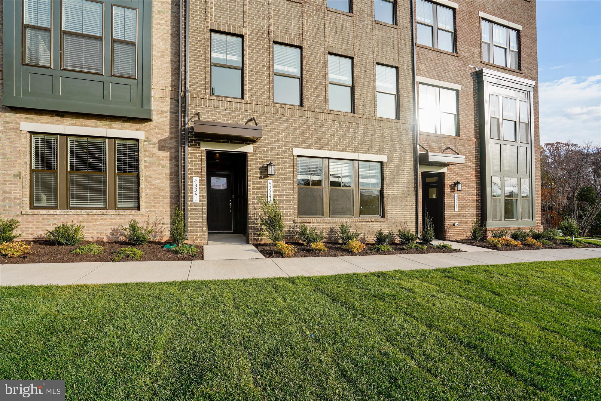 METRO WALK AT MOOREFIELD STATION - Residential