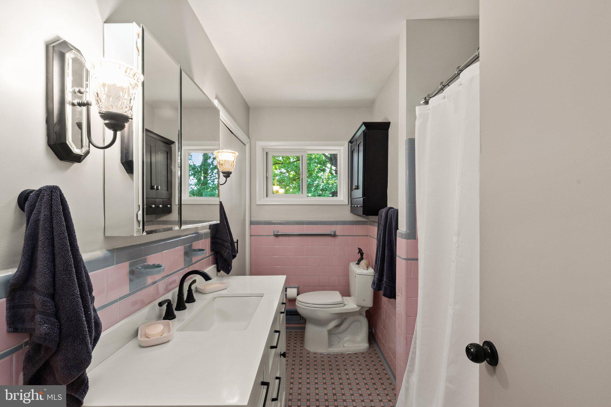 RICHLYN MANOR - Residential