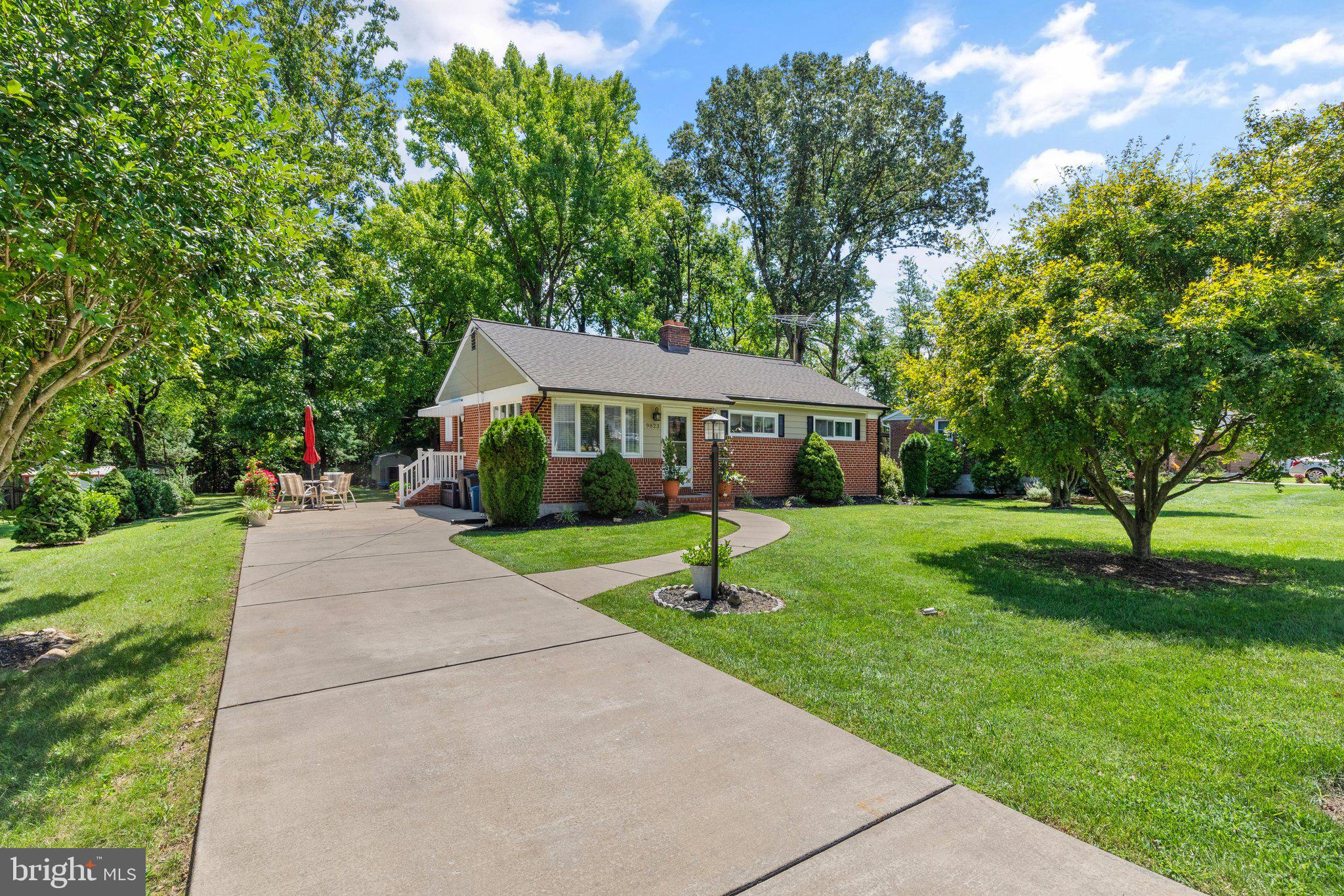 RICHLYN MANOR - Residential