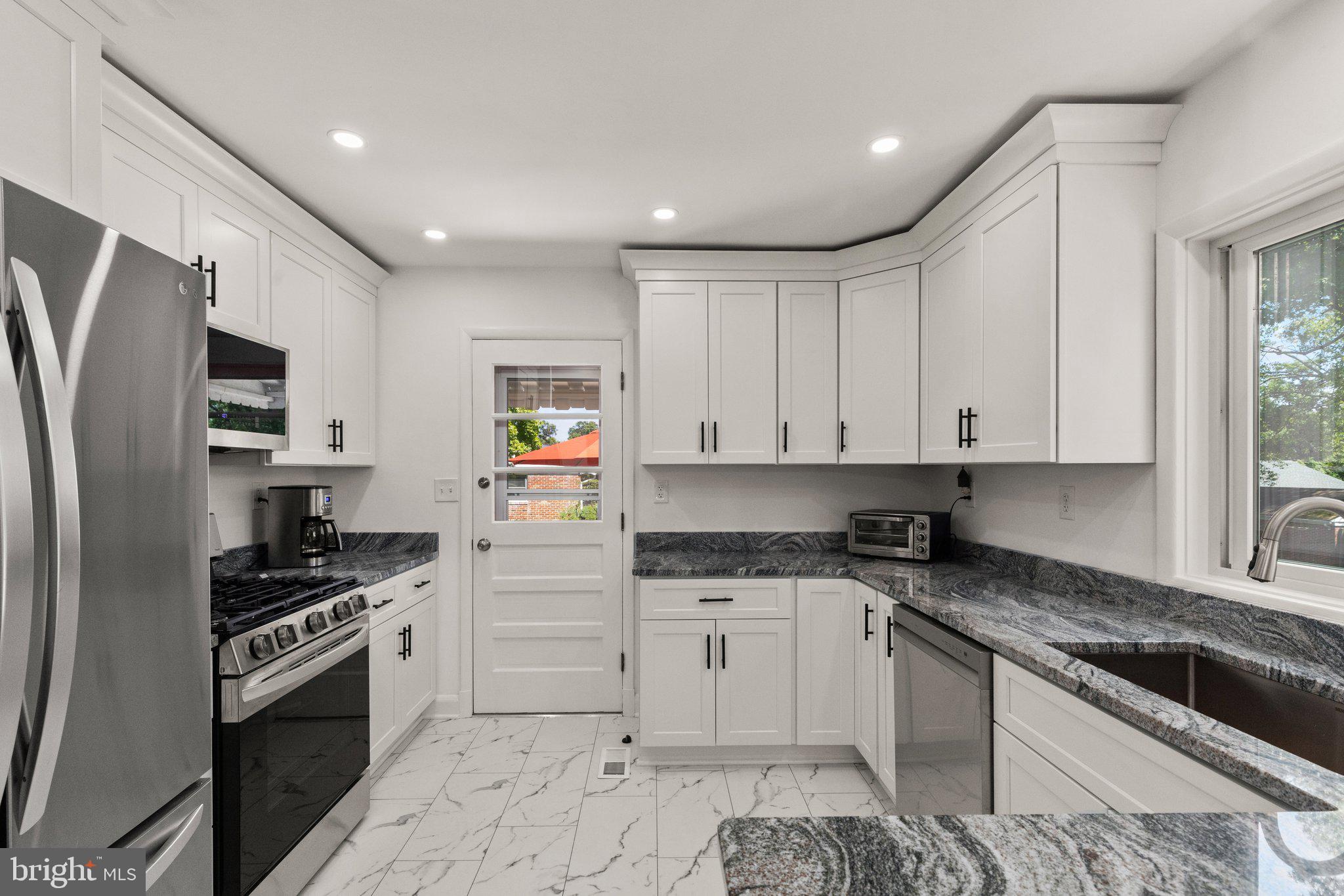 RICHLYN MANOR - Residential