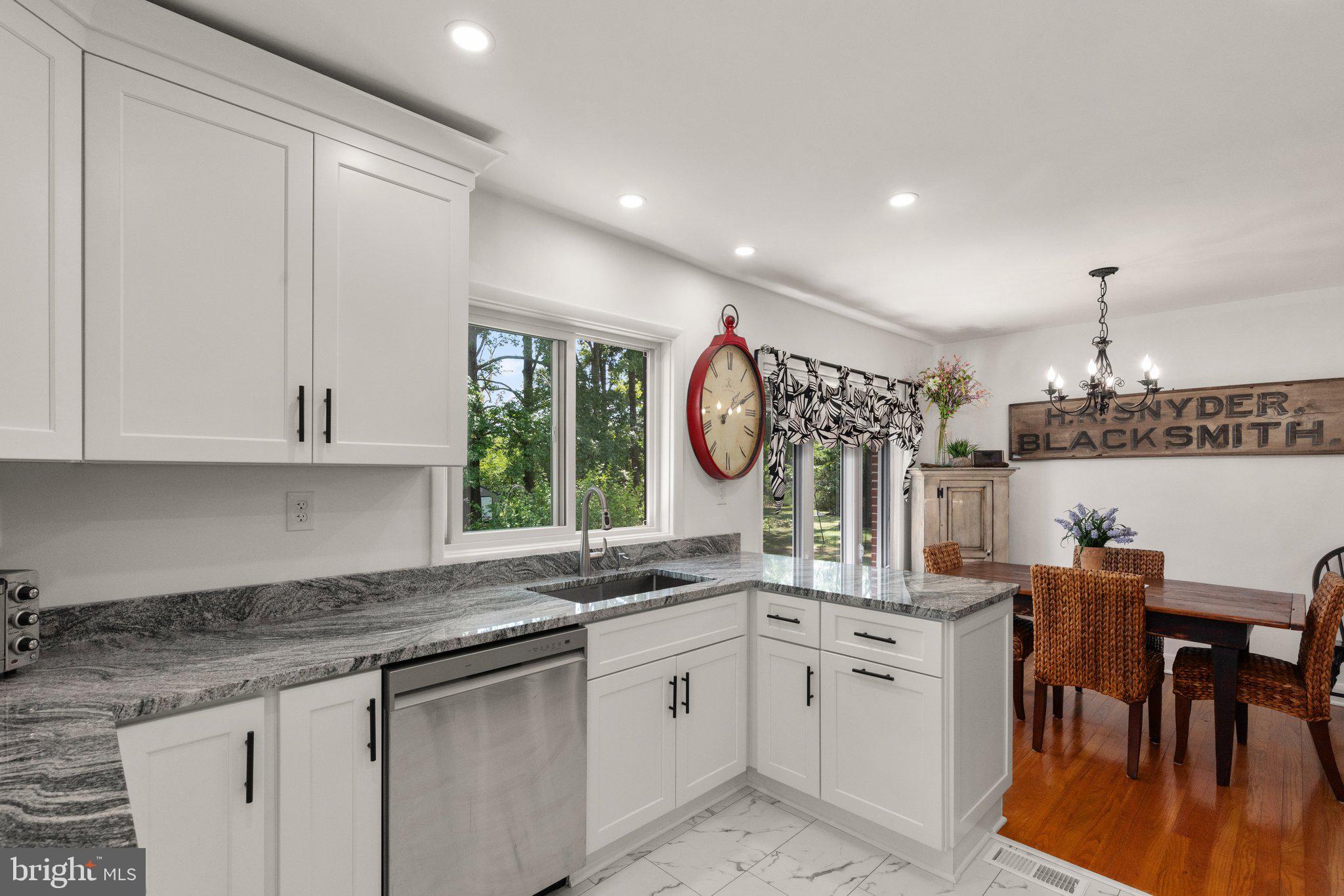 RICHLYN MANOR - Residential