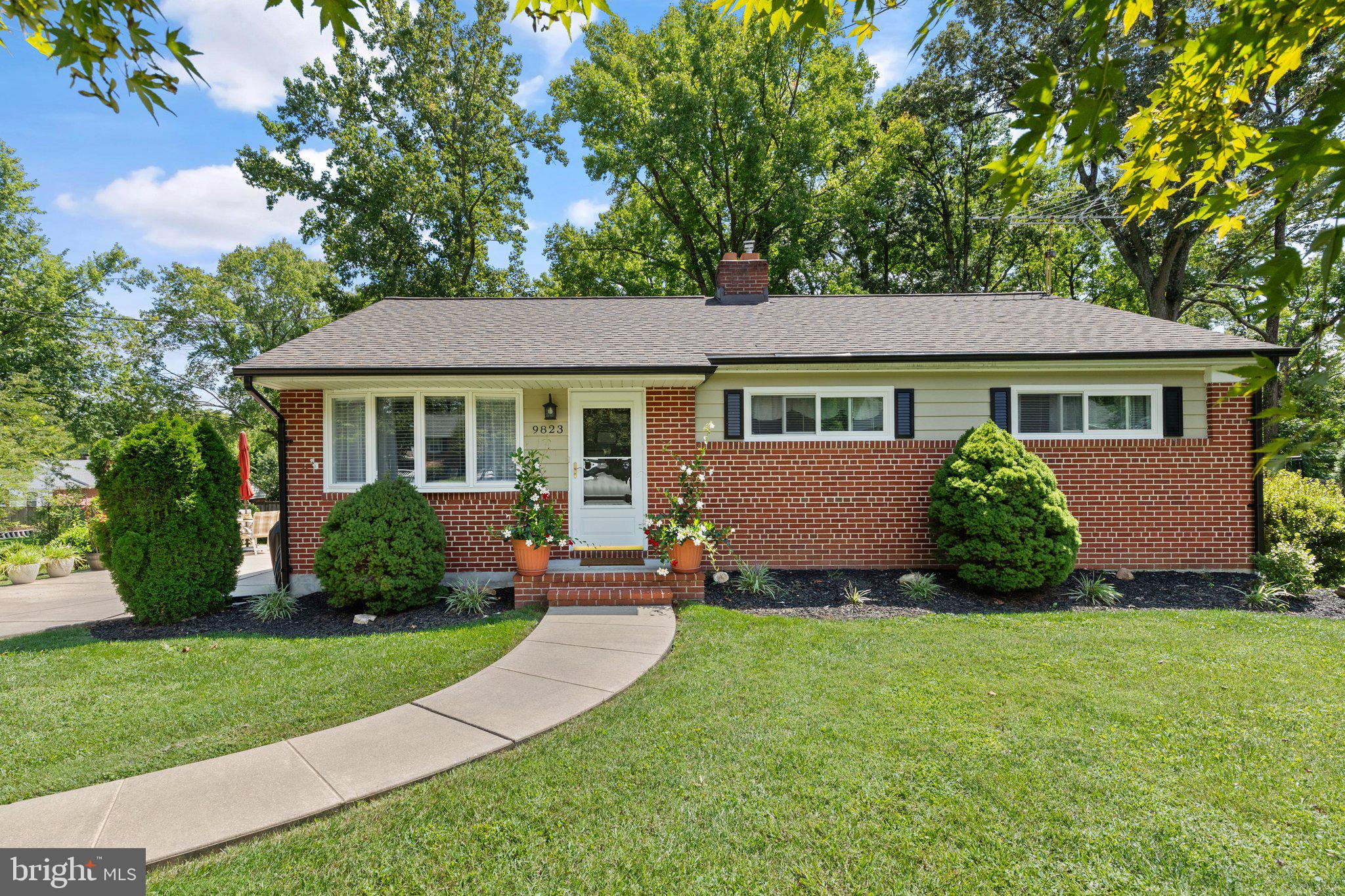 RICHLYN MANOR - Residential