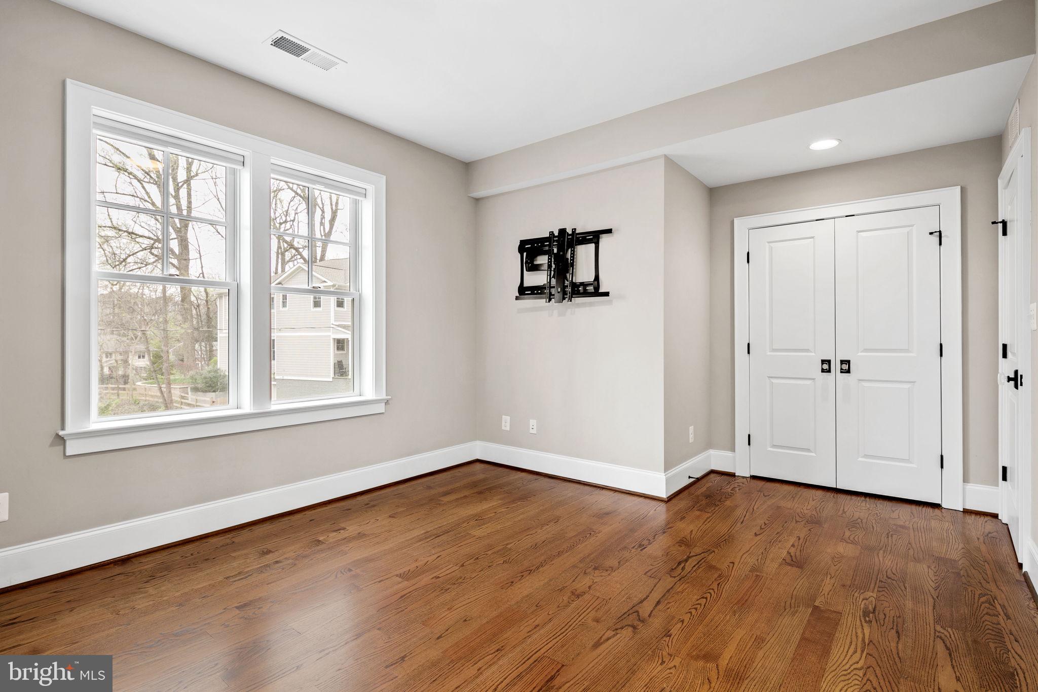 LEE HEIGHTS - Residential