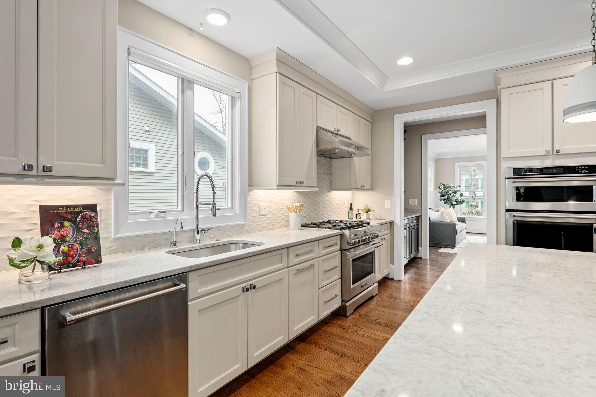 LEE HEIGHTS - Residential