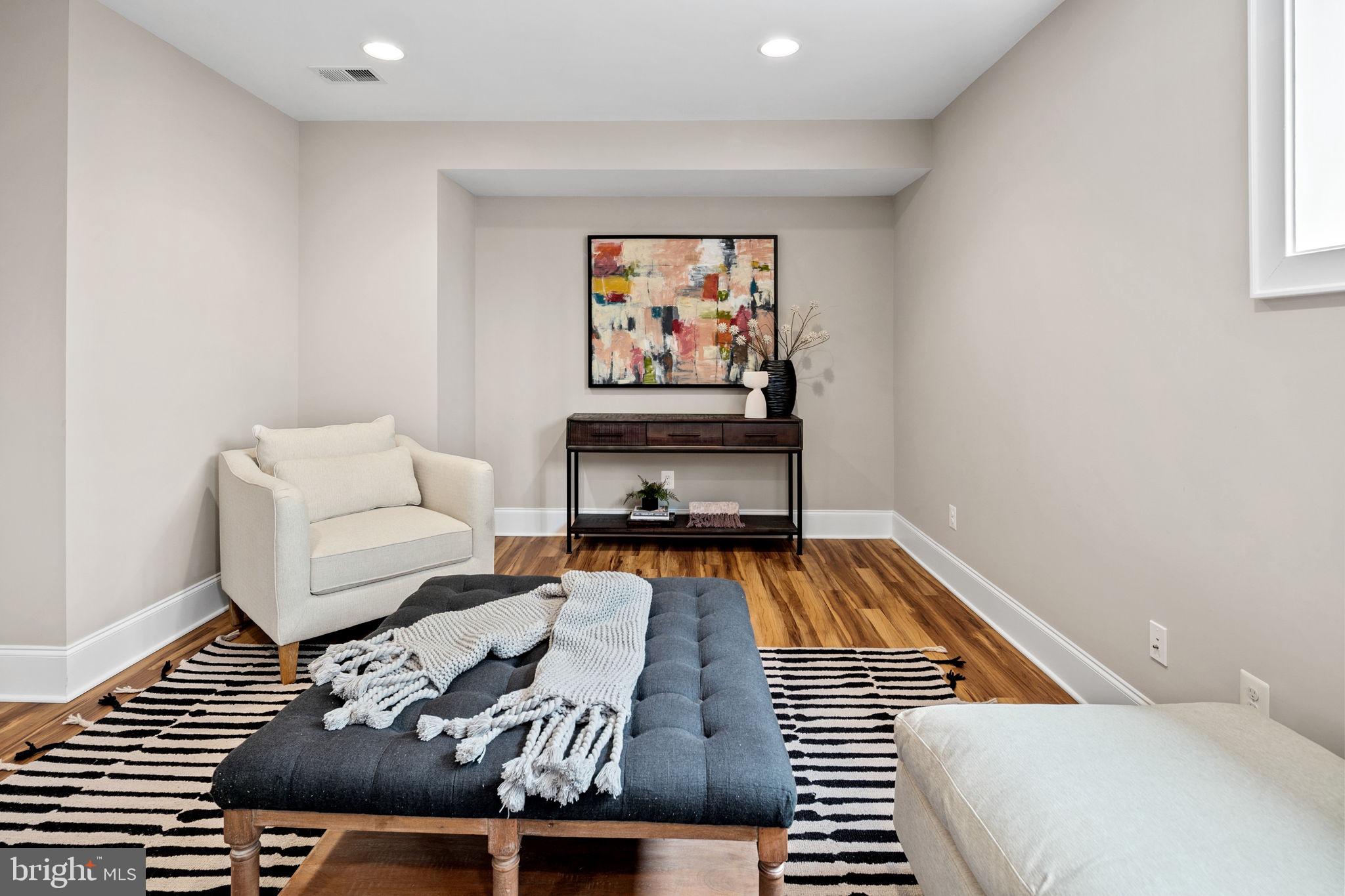 LEE HEIGHTS - Residential