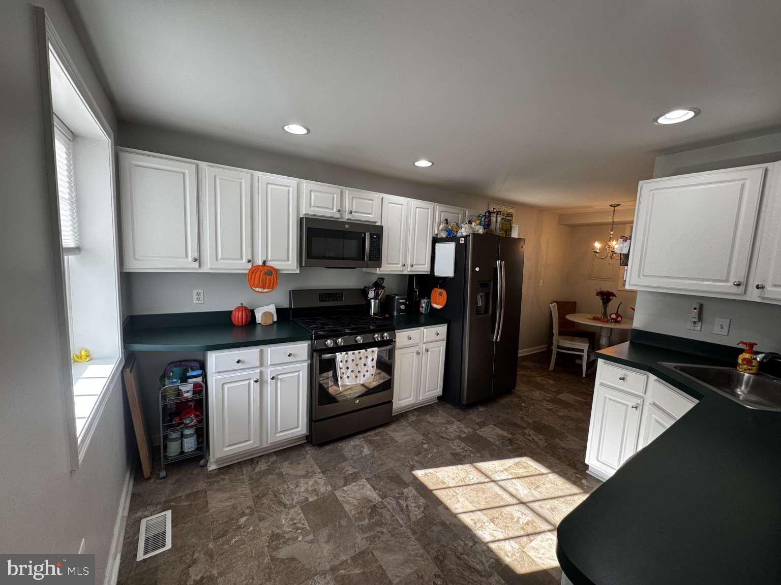 4004 SCHOOL HOUSE LANE