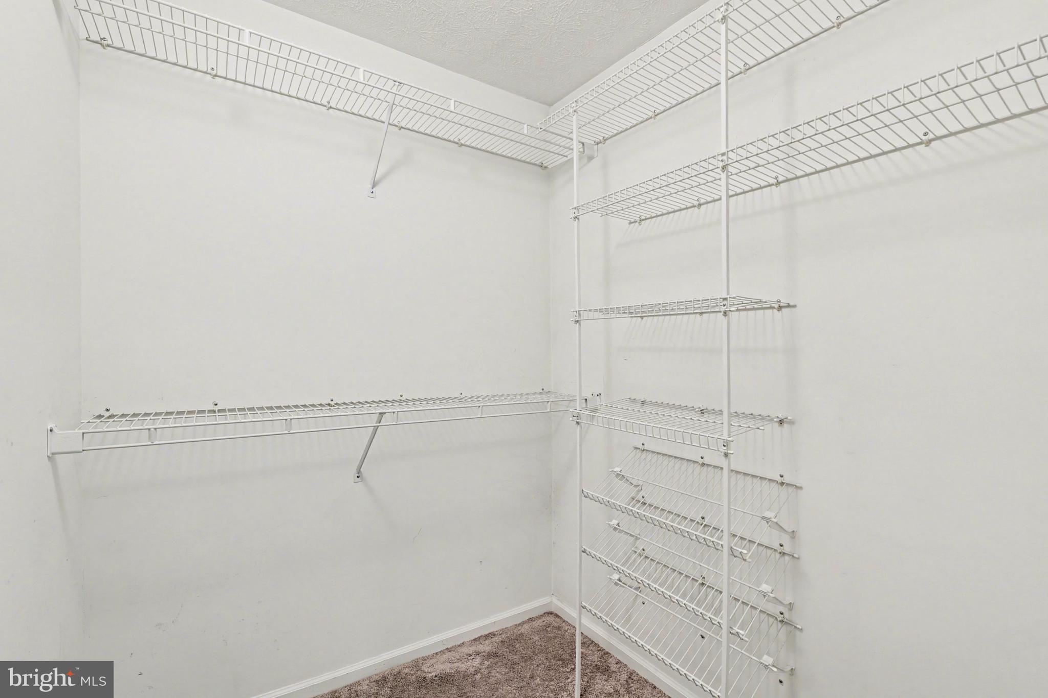 RIVERSIDE PARK - Residential