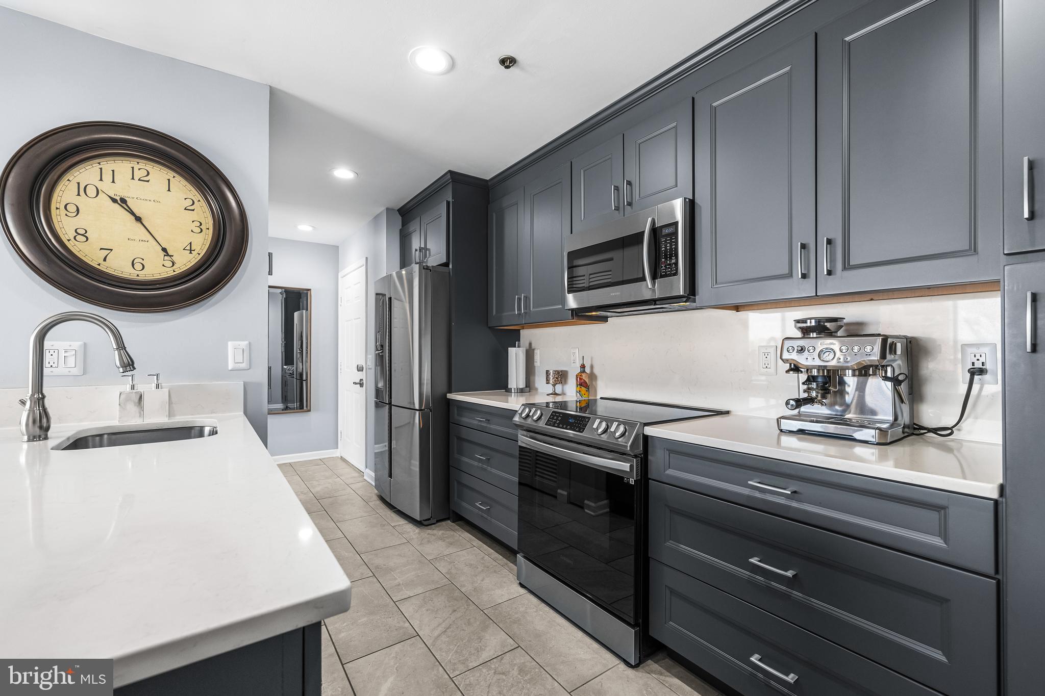 LIGHTHOUSE POINT - Residential